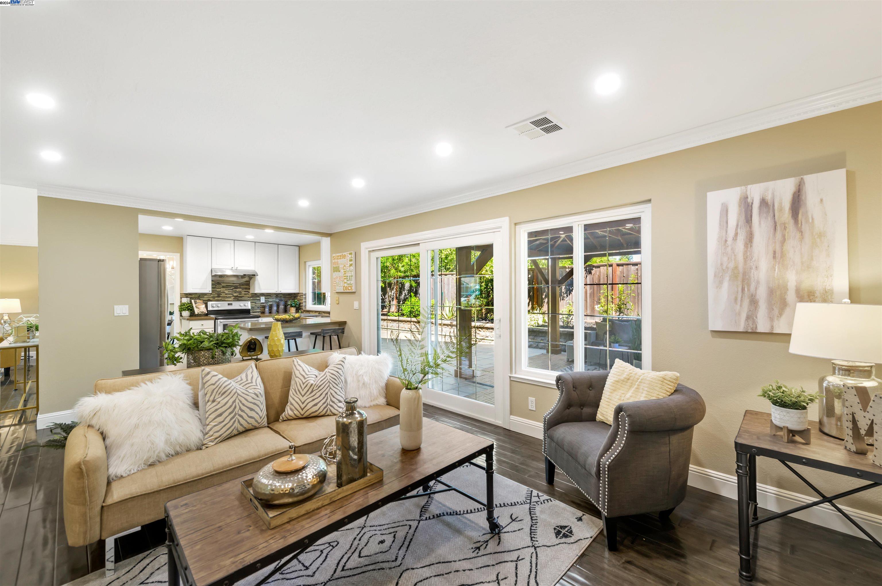 6738 Paseo Catalina