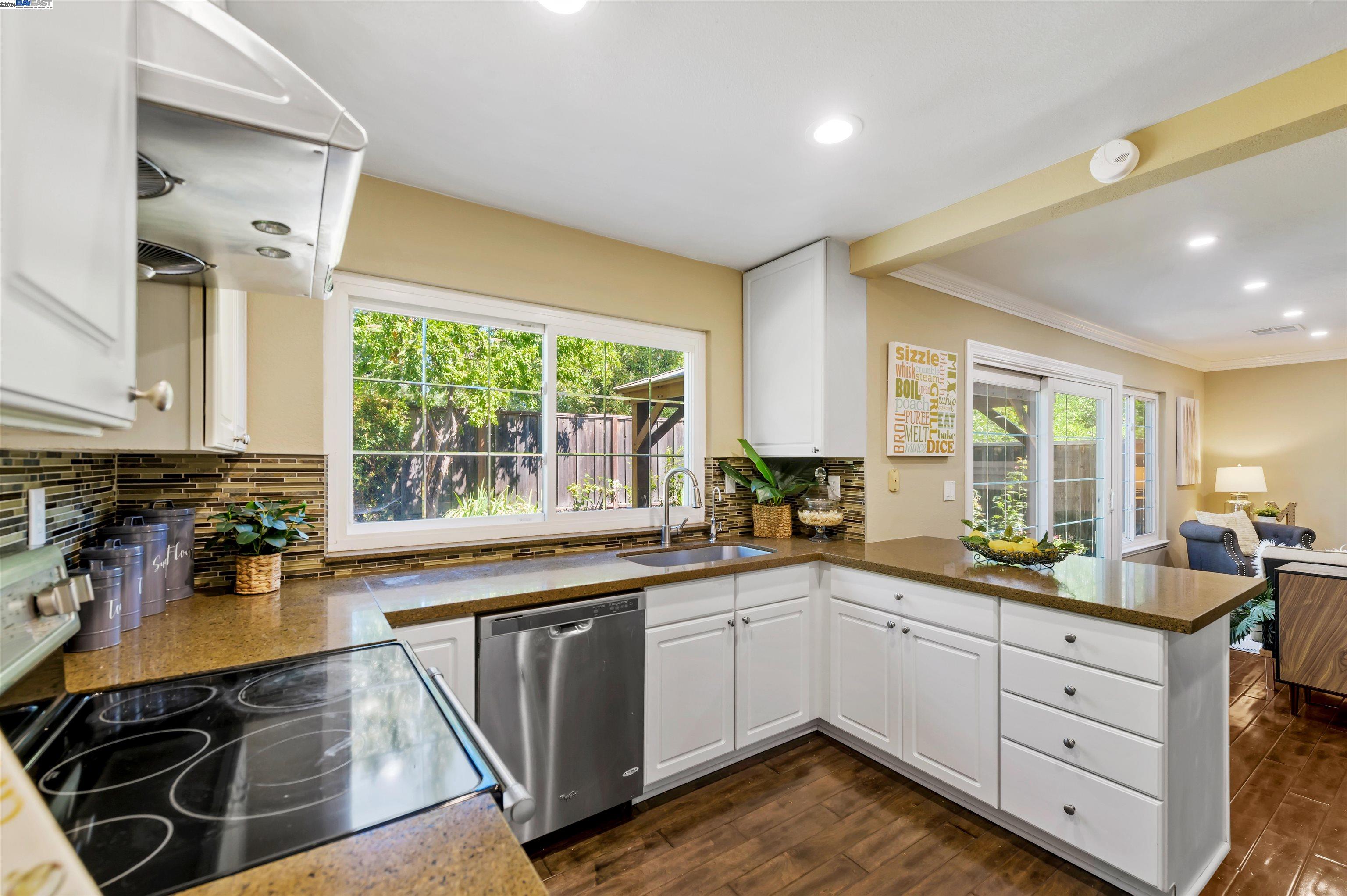 6738 Paseo Catalina