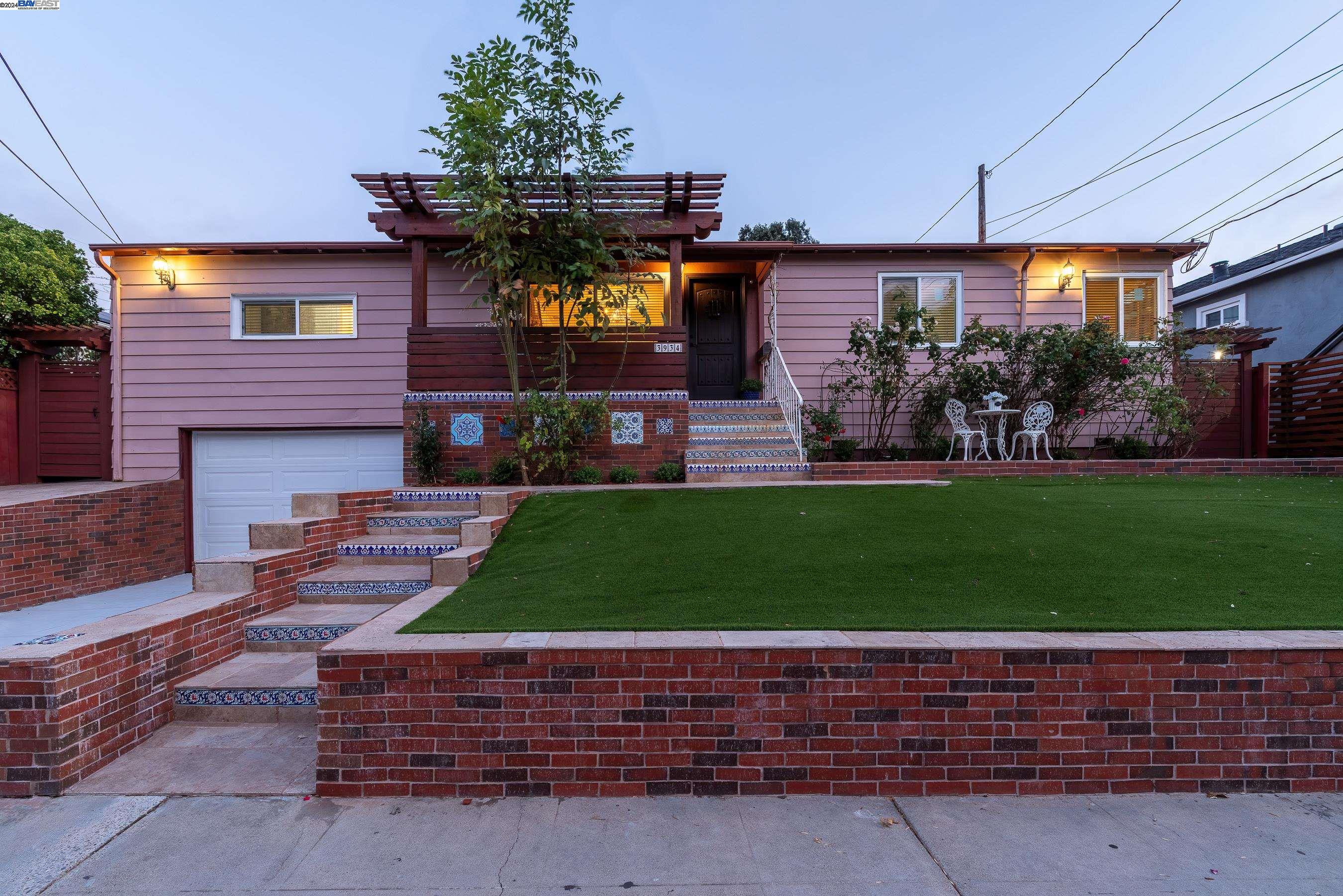 3934 Vineyard Ave