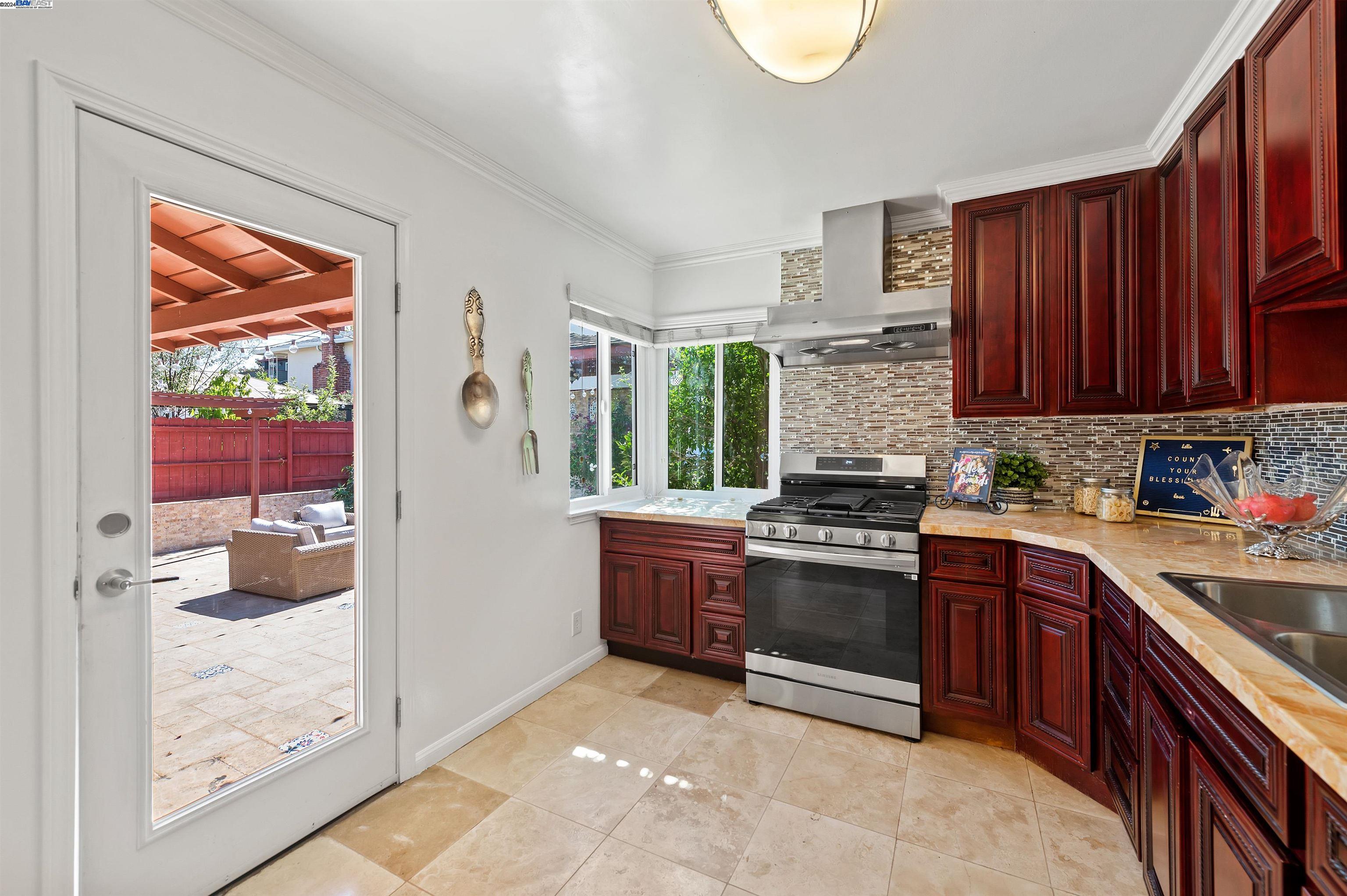 3934 Vineyard Ave