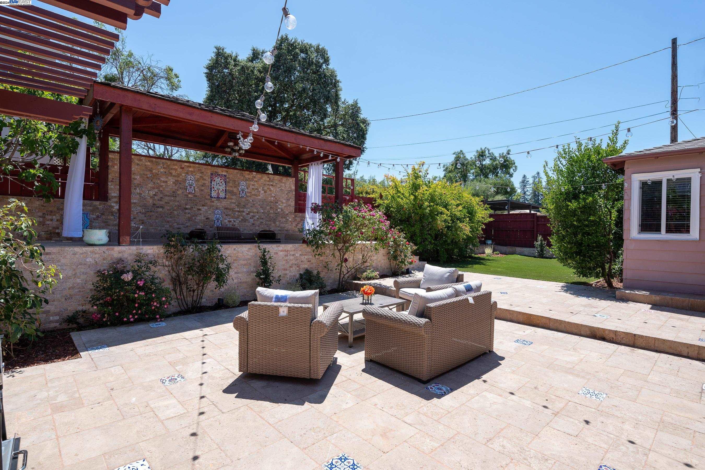 3934 Vineyard Ave