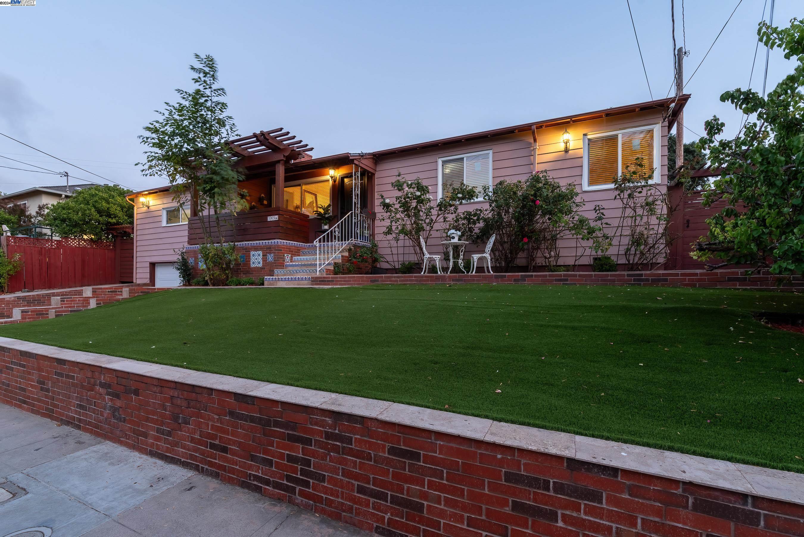 3934 Vineyard Ave