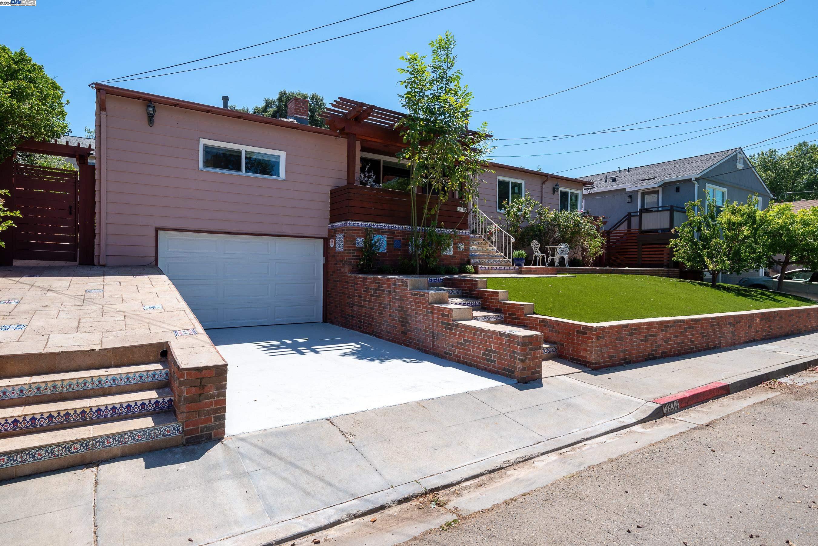 3934 Vineyard Ave