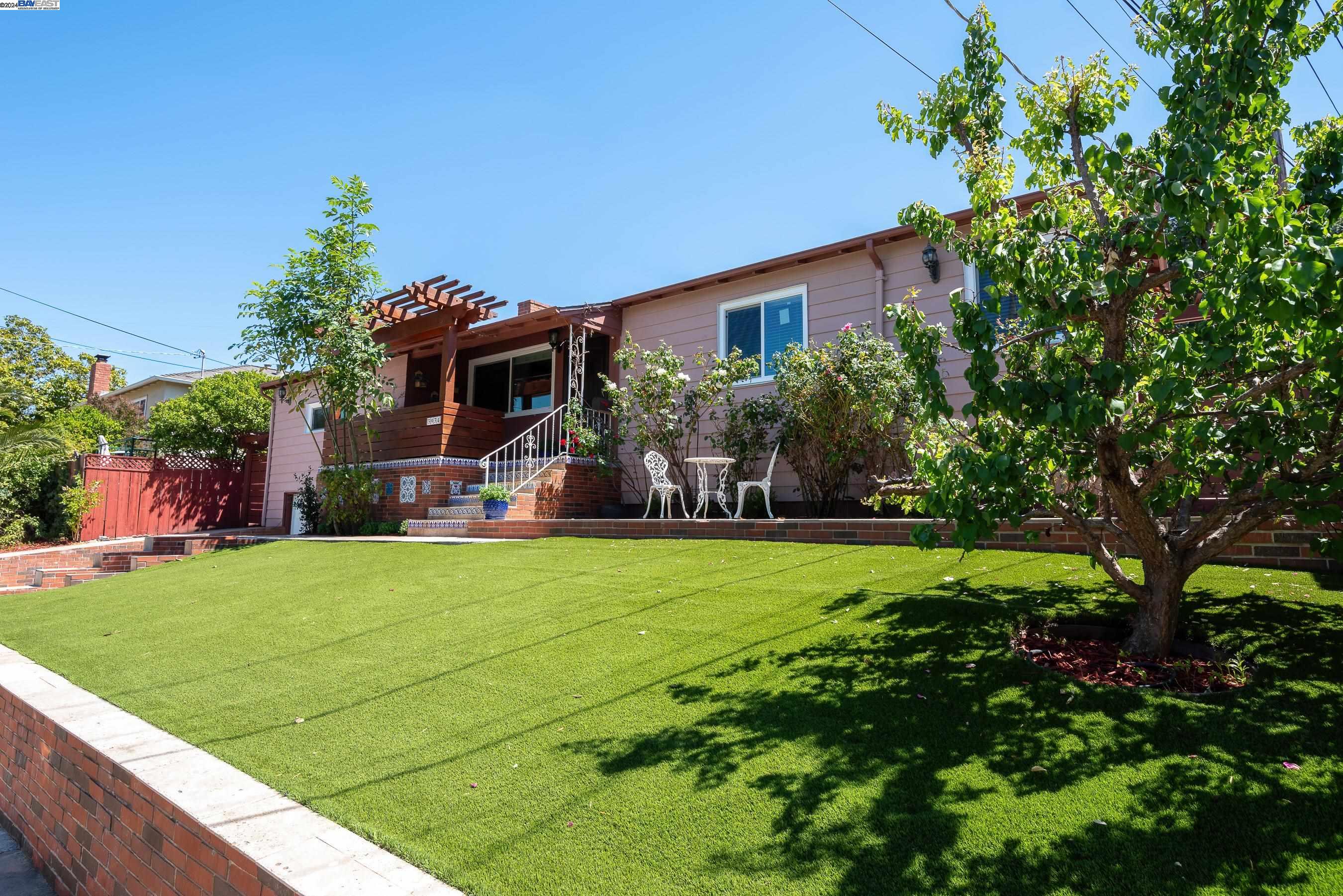 3934 Vineyard Ave