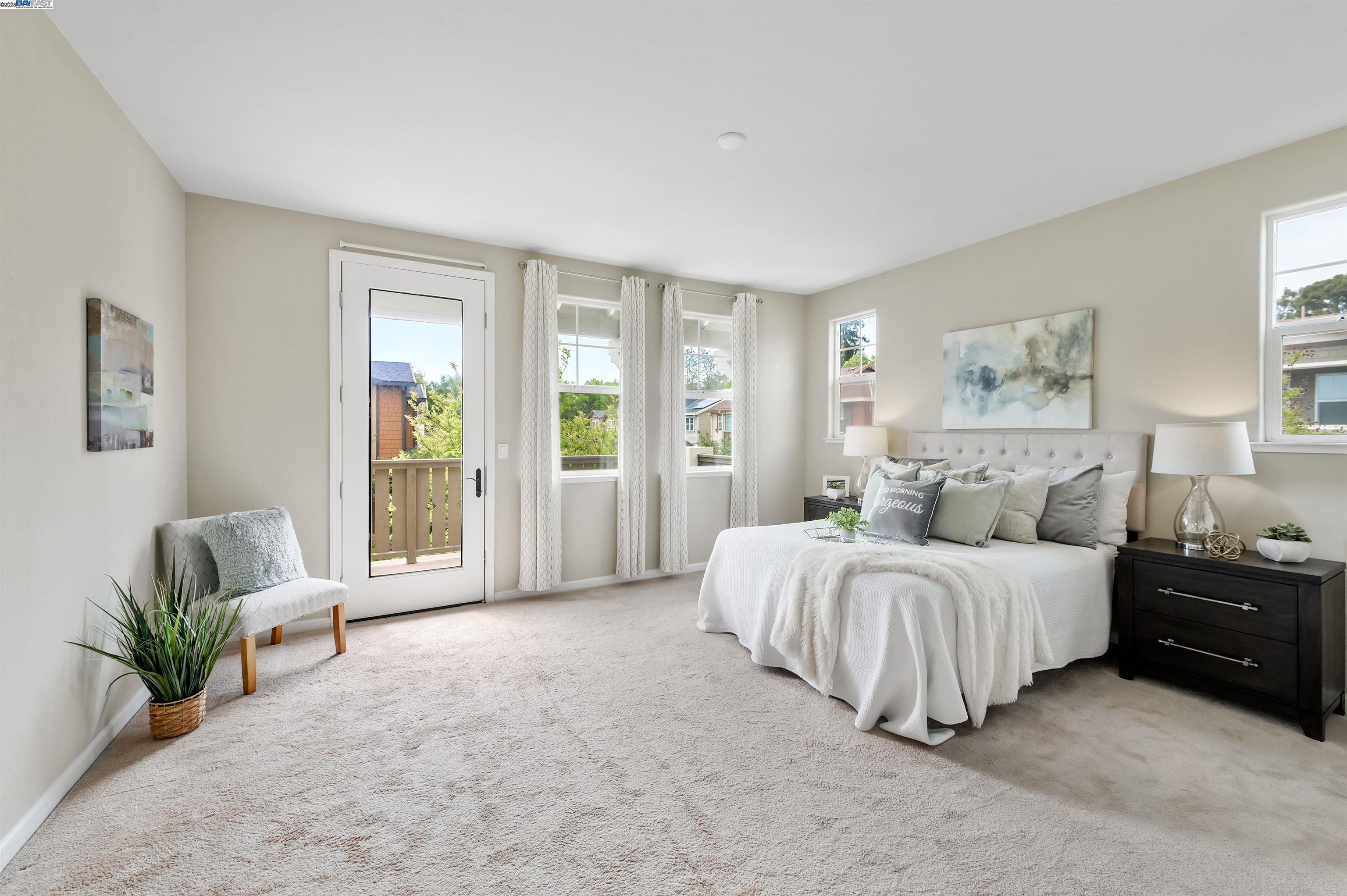 6876 Alamilla Dr