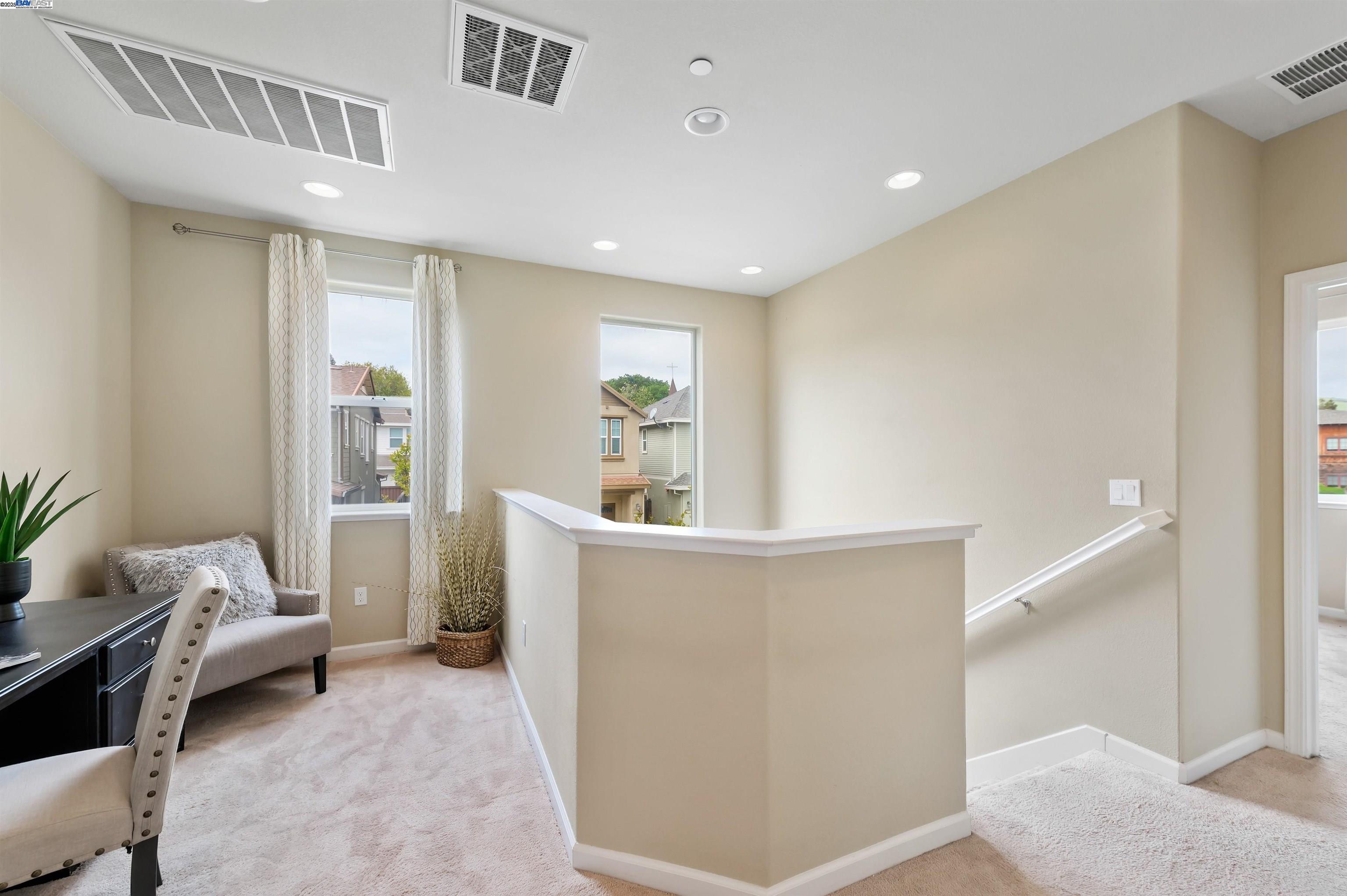 6876 Alamilla Dr