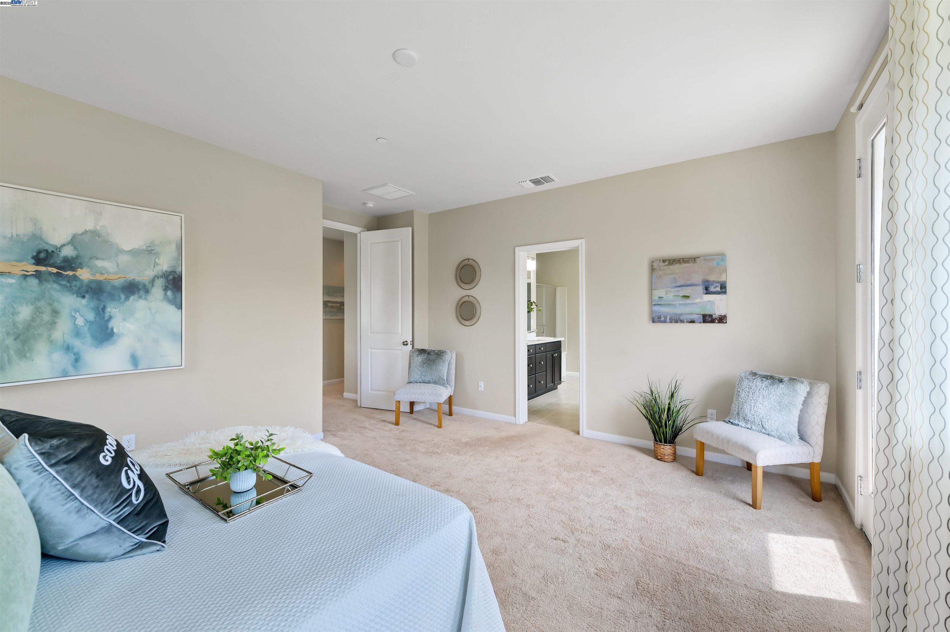 6876 Alamilla Dr