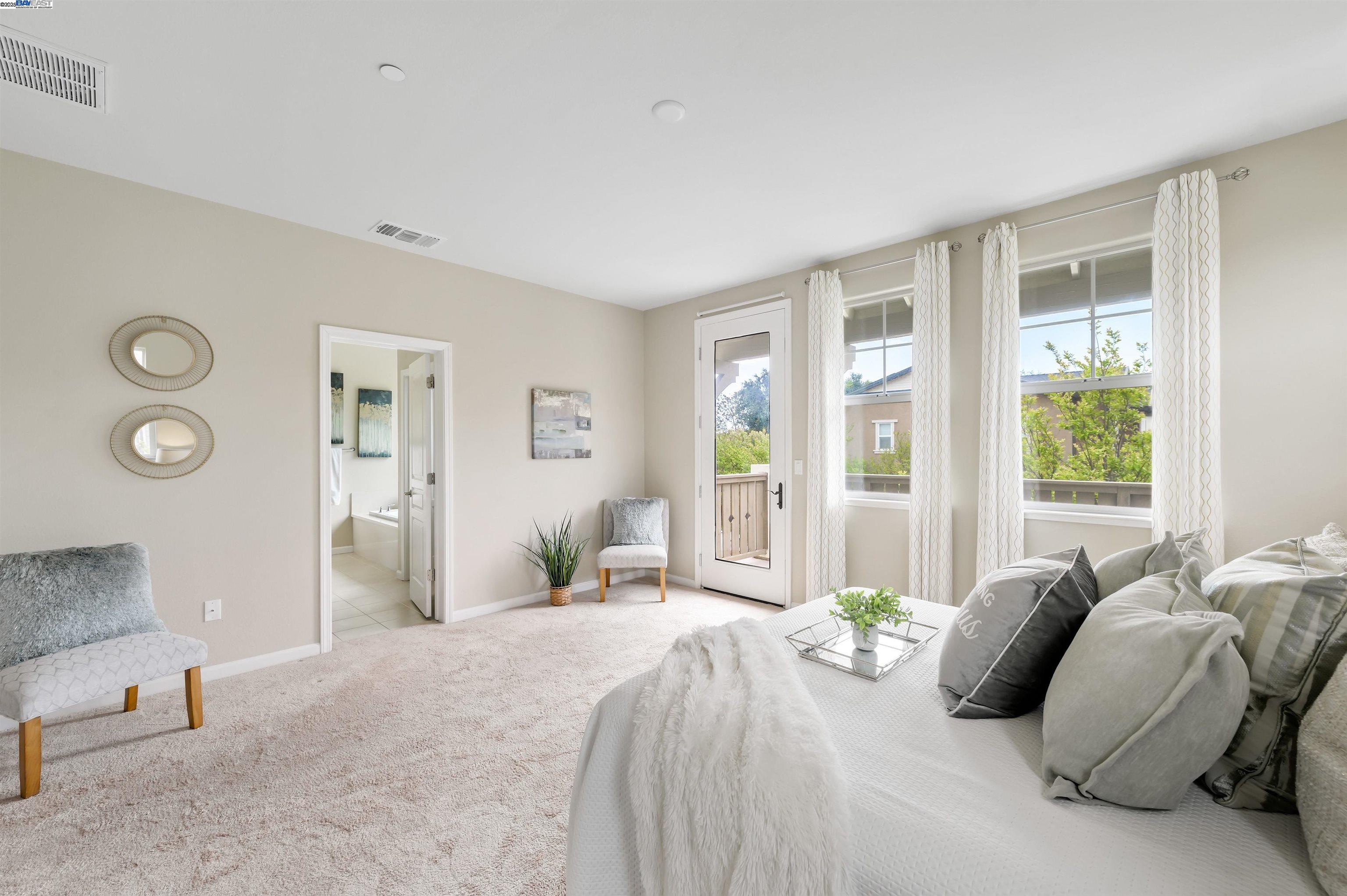 6876 Alamilla Dr
