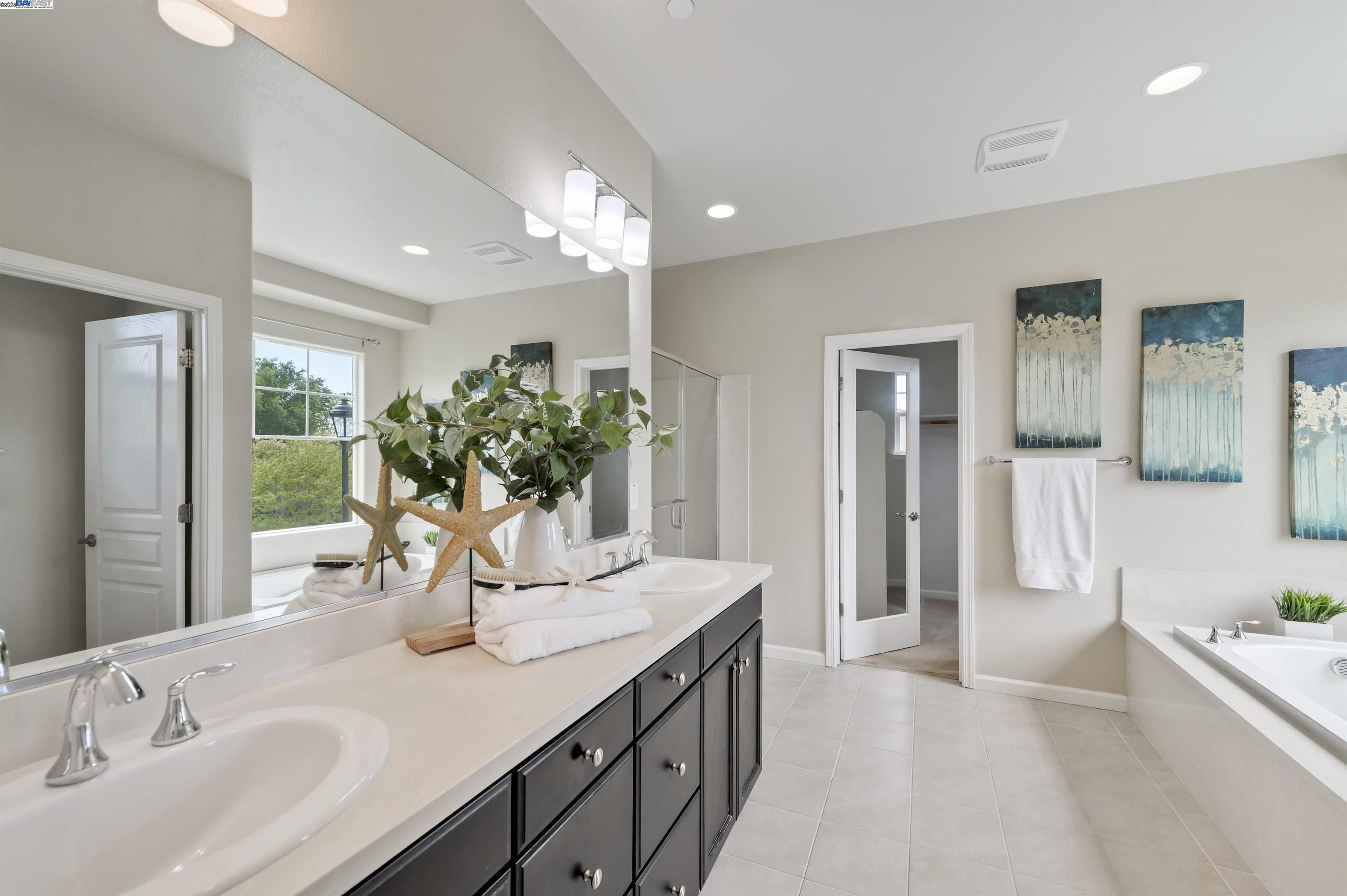 6876 Alamilla Dr