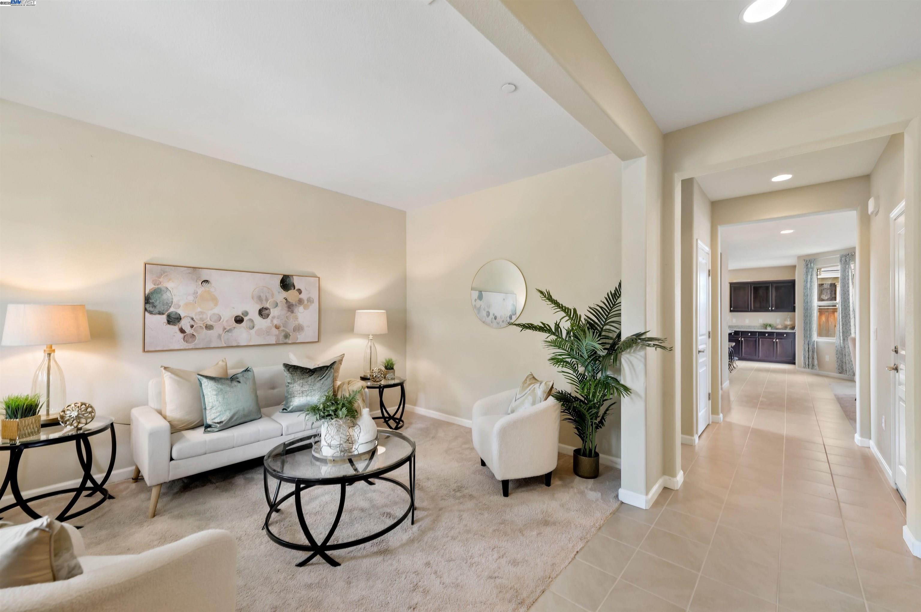 6876 Alamilla Dr