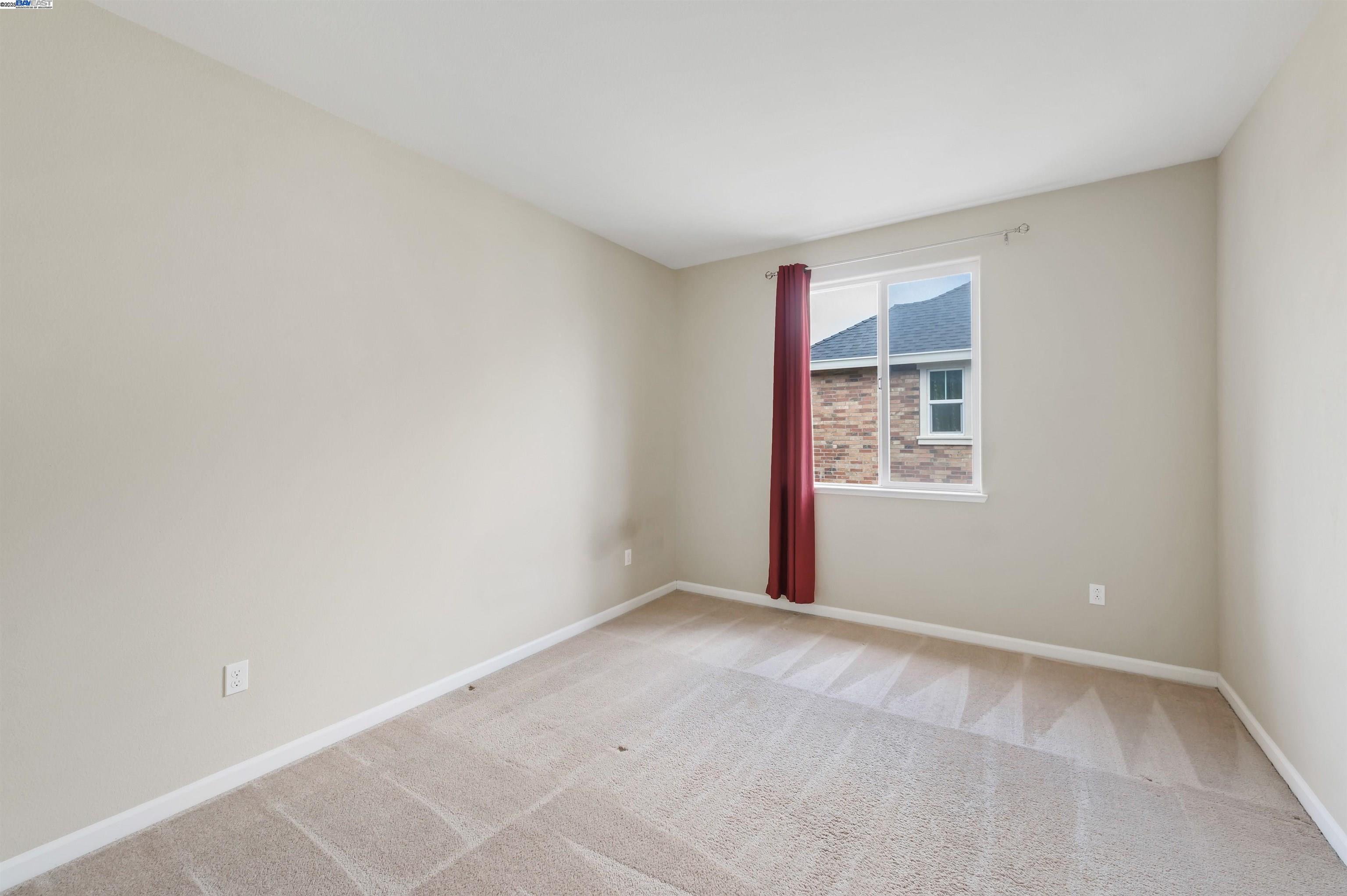 6876 Alamilla Dr