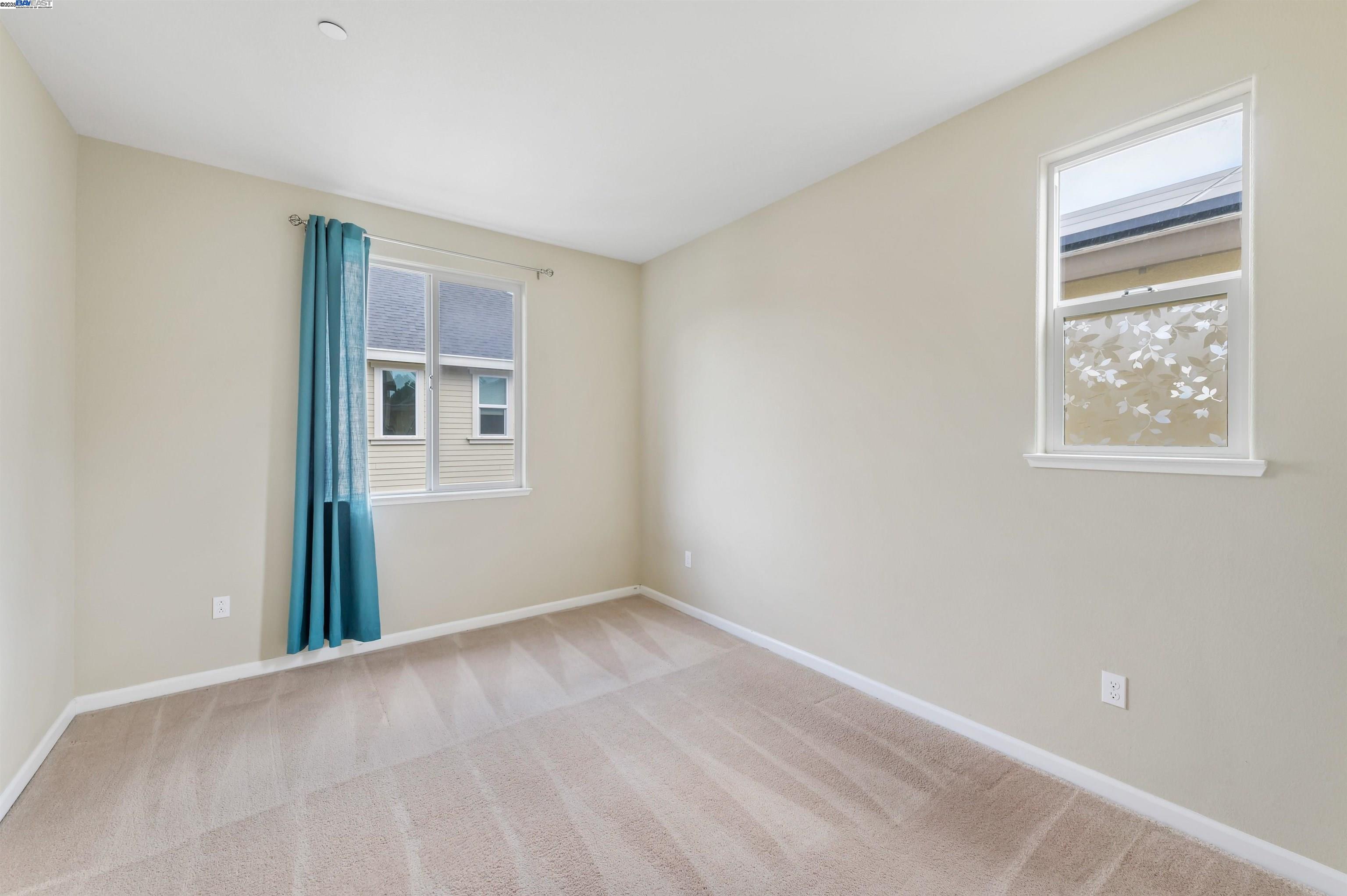 6876 Alamilla Dr