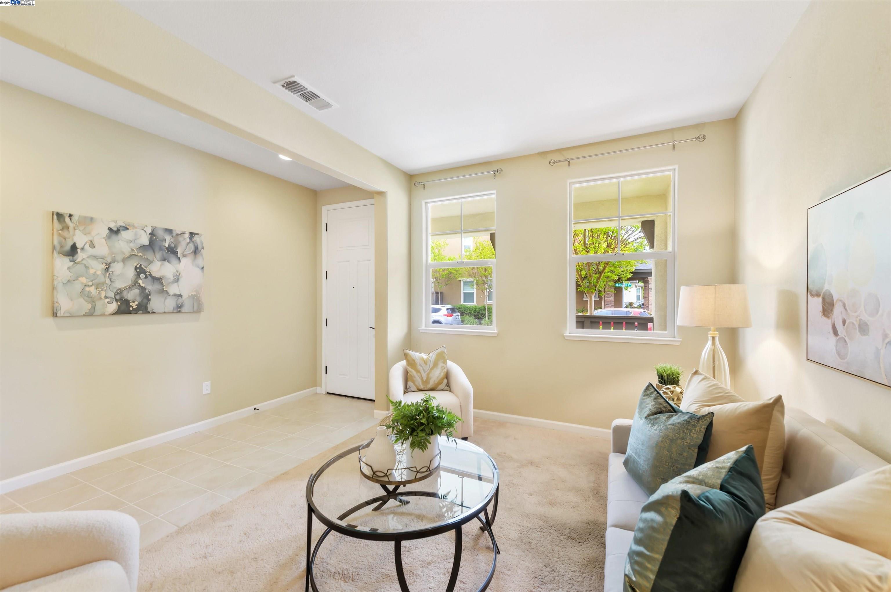 6876 Alamilla Dr
