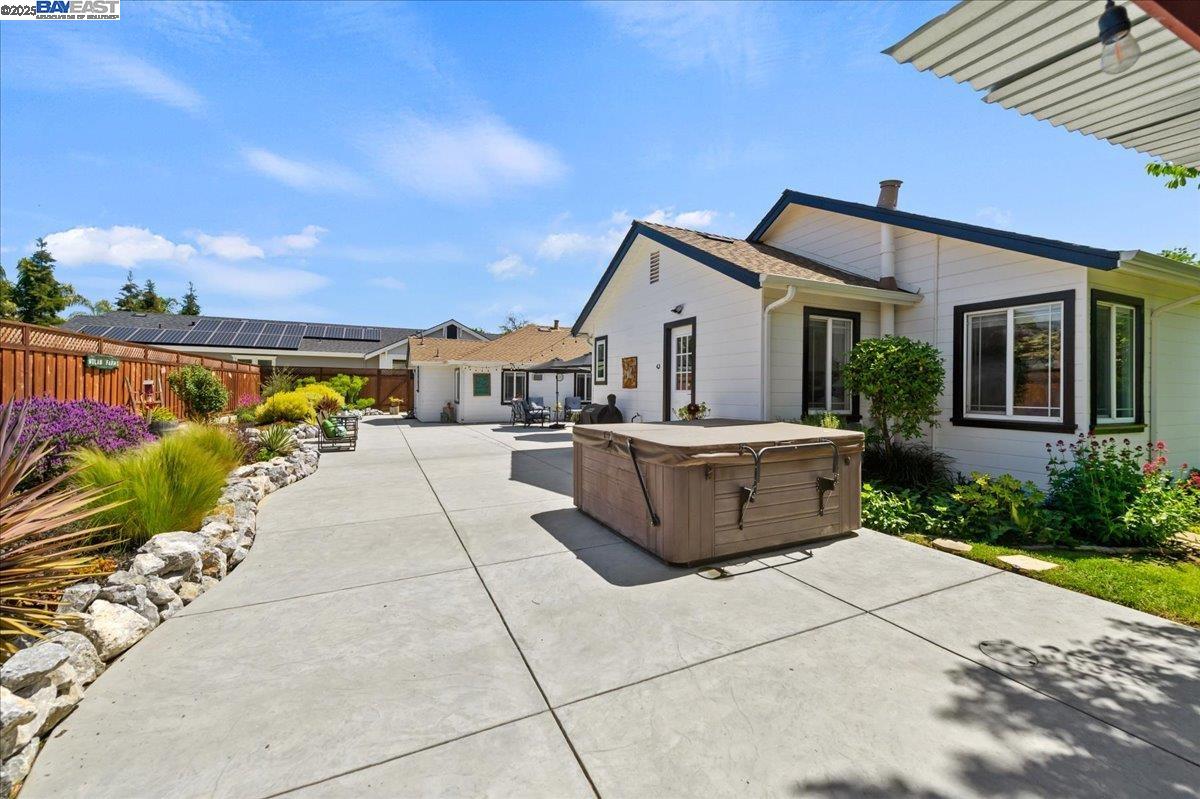 1027 Rose Ave
