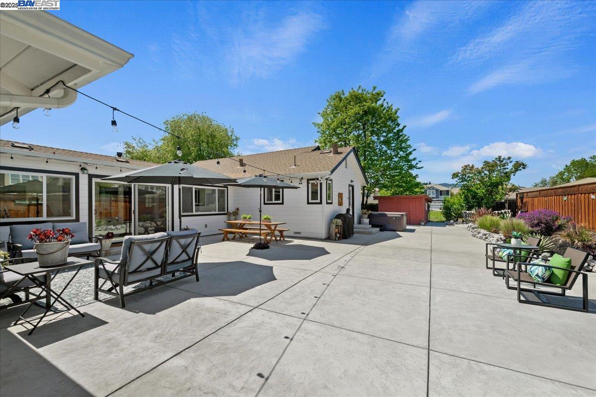 1027 Rose Ave