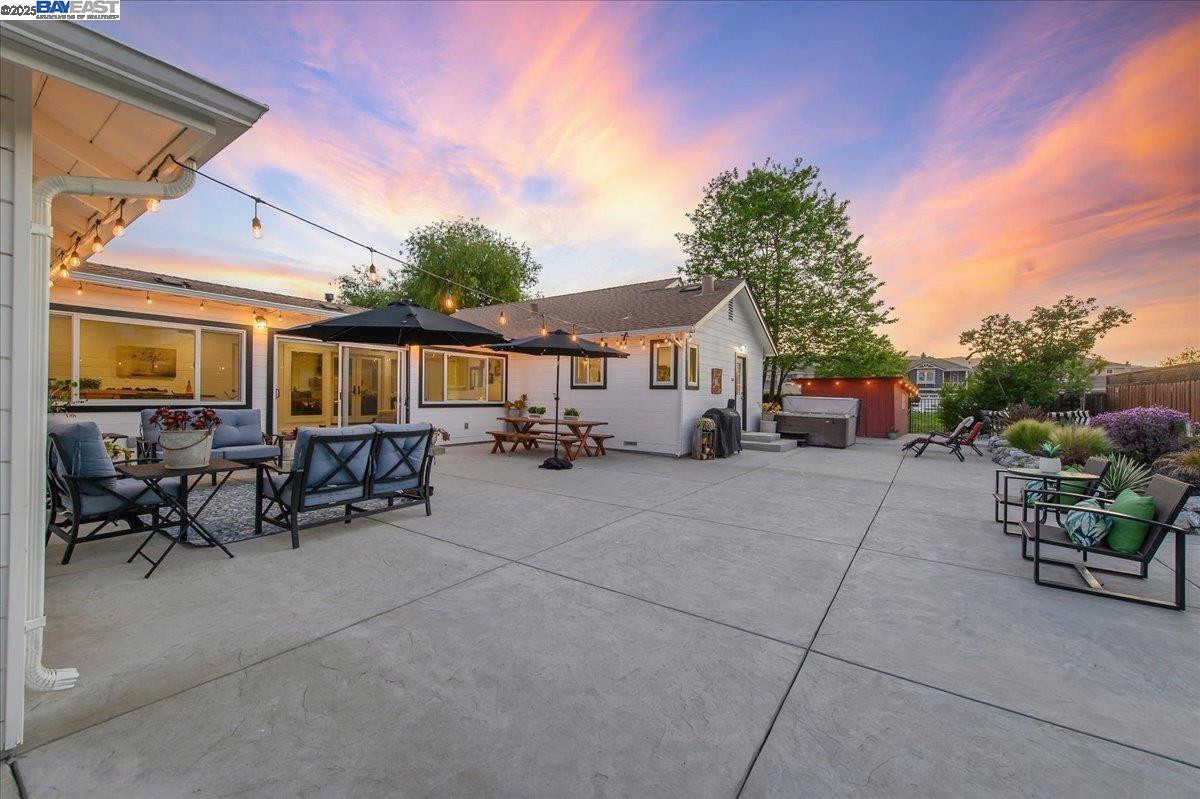 1027 Rose Ave
