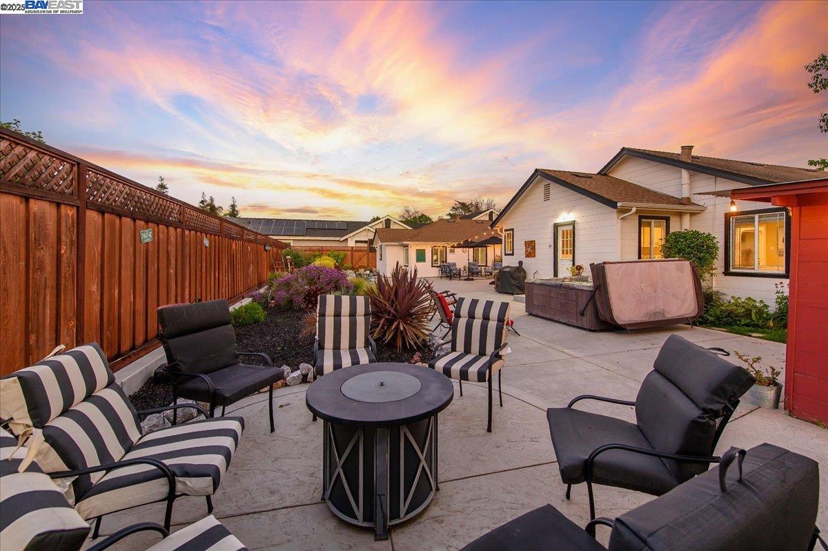 1027 Rose Ave