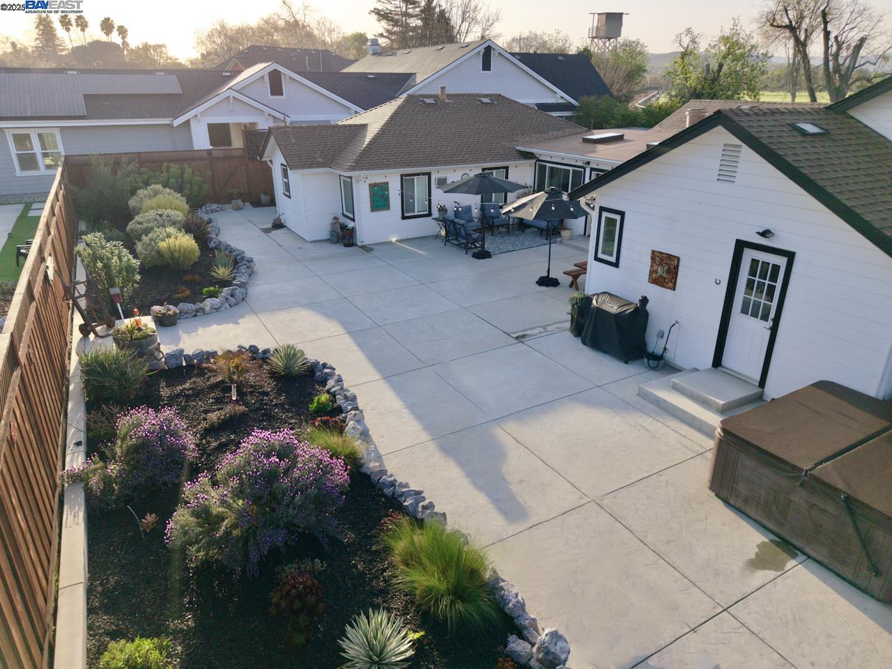 1027 Rose Ave