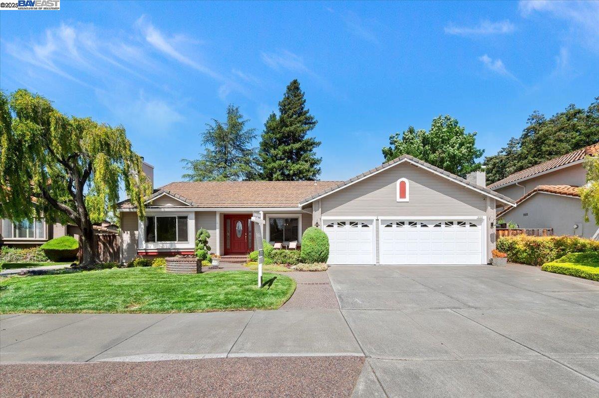3284 Omega Cir