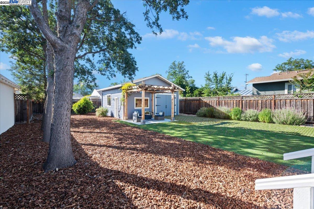 2542 Fourth St, Livermore