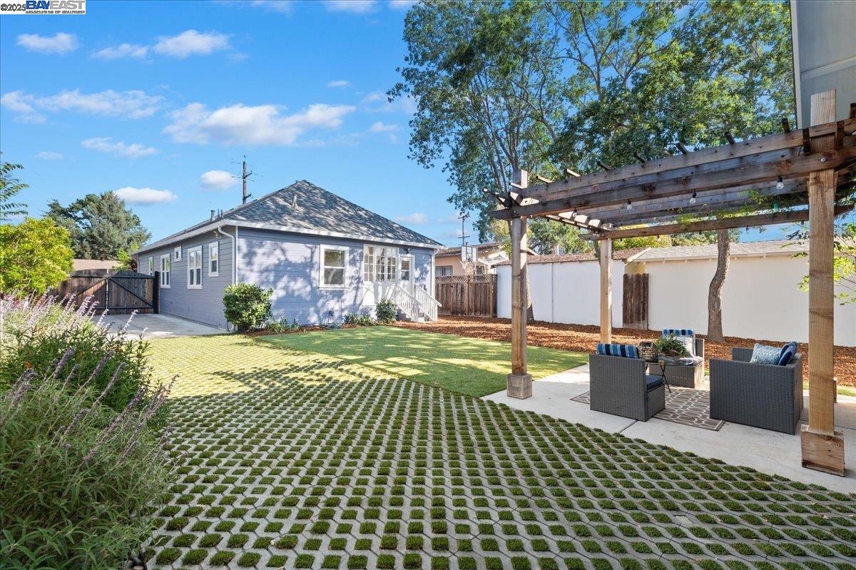 2542 Fourth St, Livermore