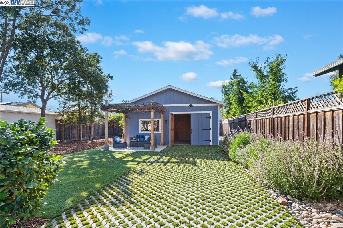 2542 Fourth St, Livermore