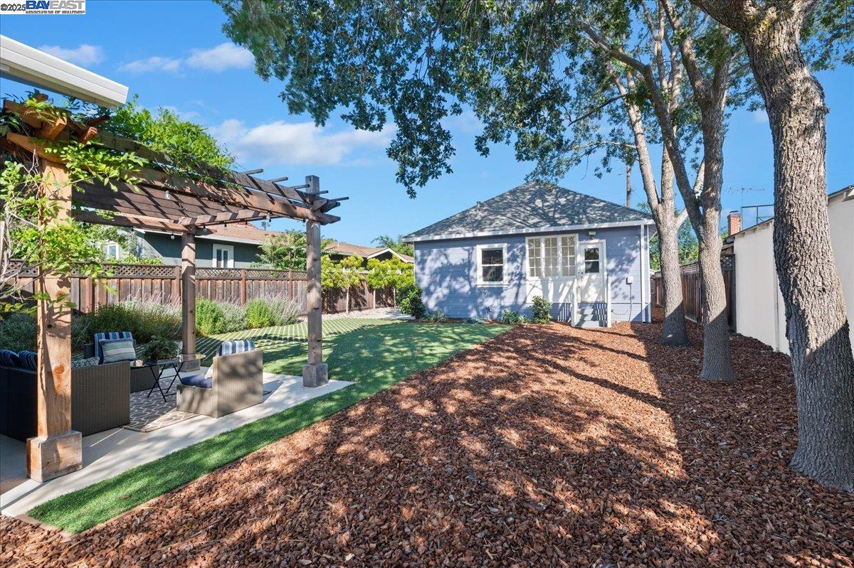 2542 Fourth St, Livermore