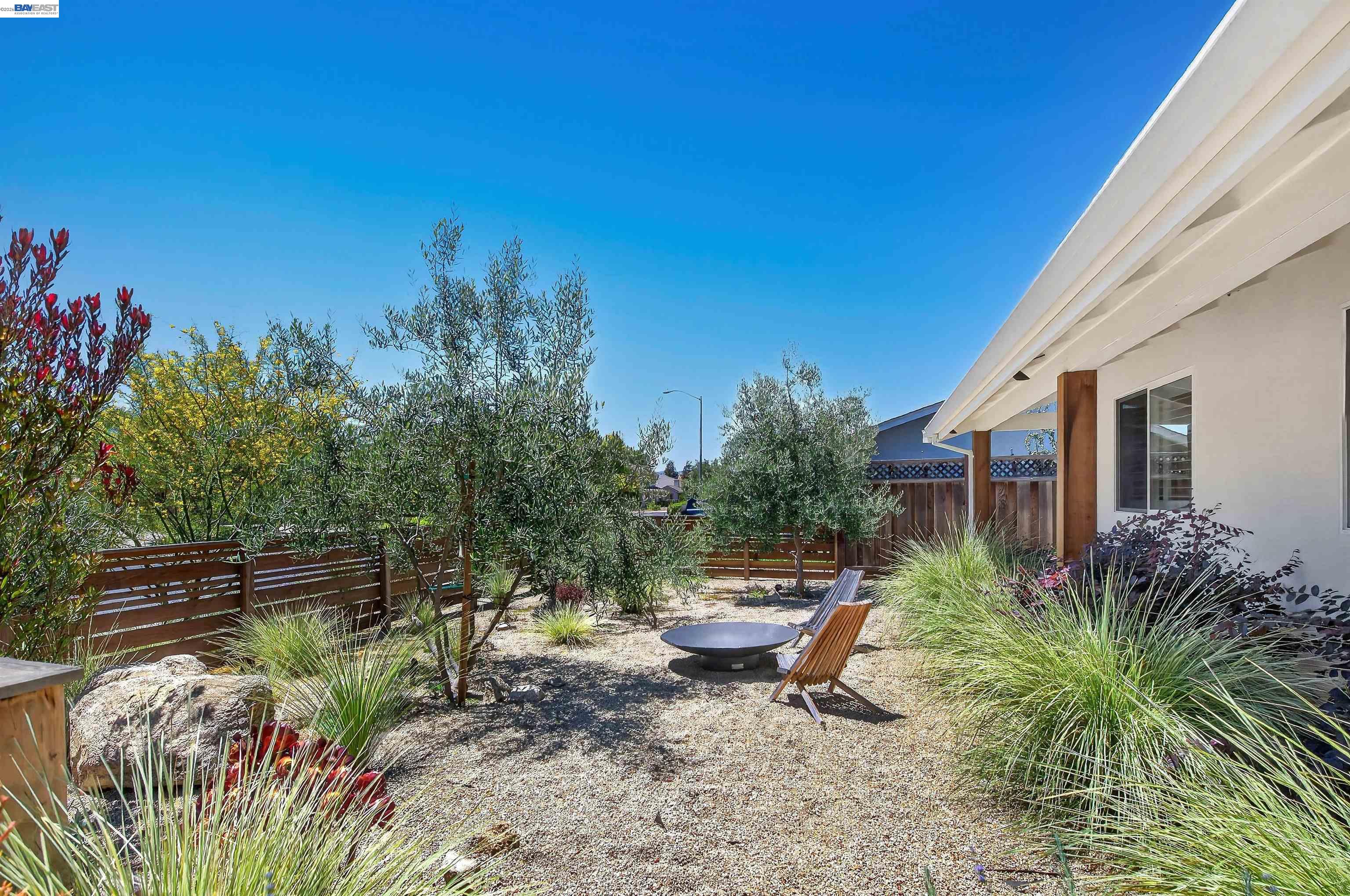 824 Alden Ln