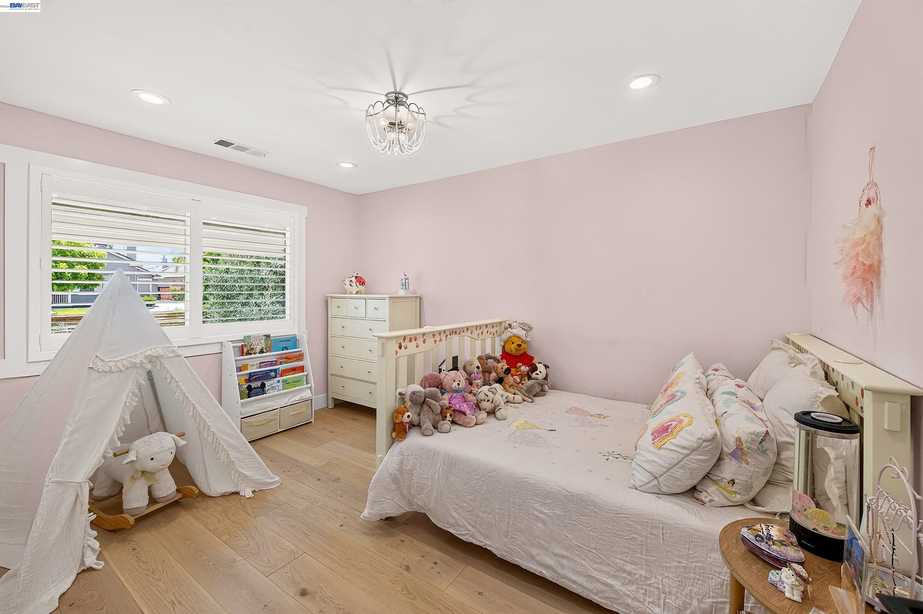 824 Alden Ln