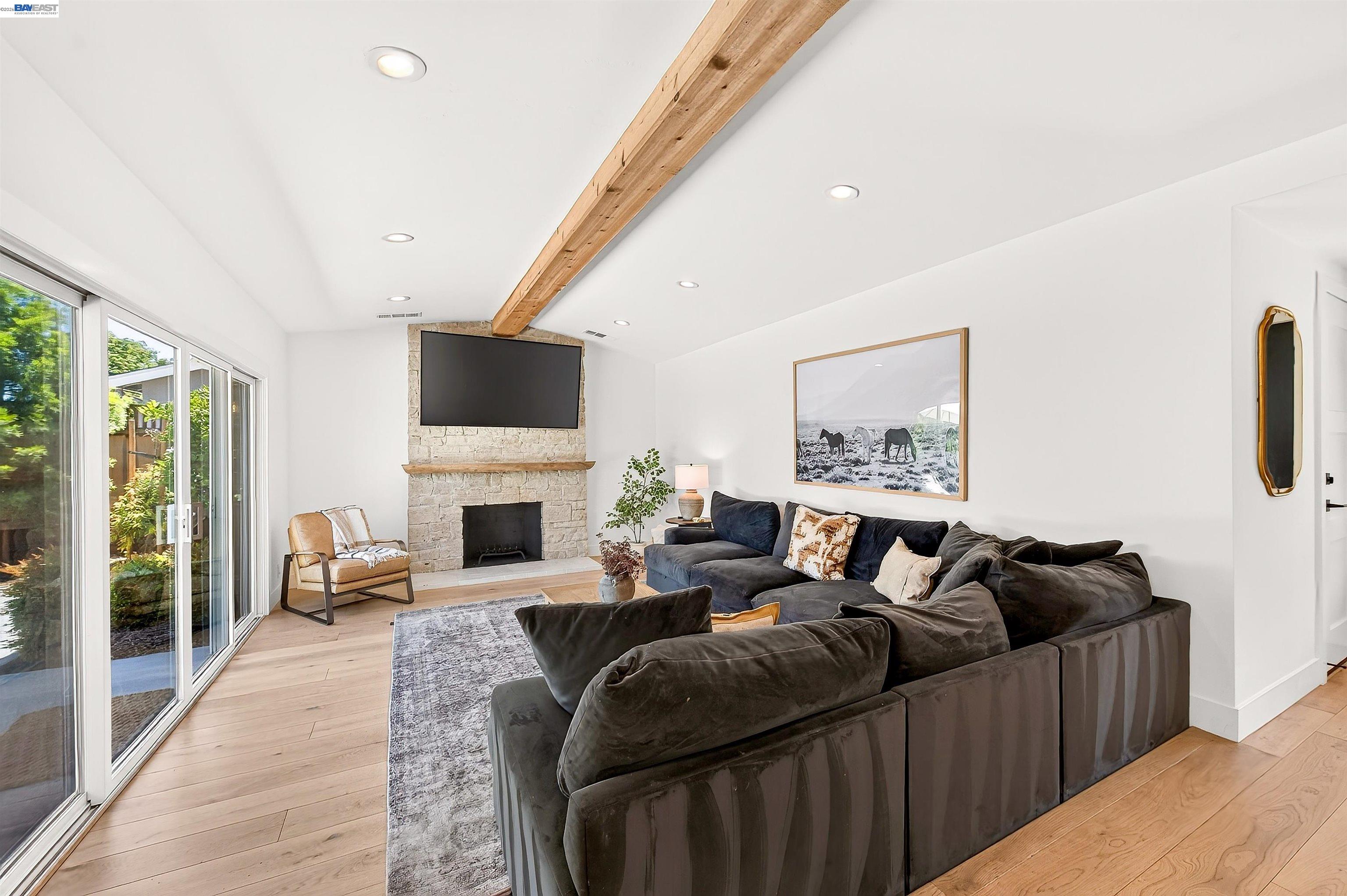 824 Alden Ln