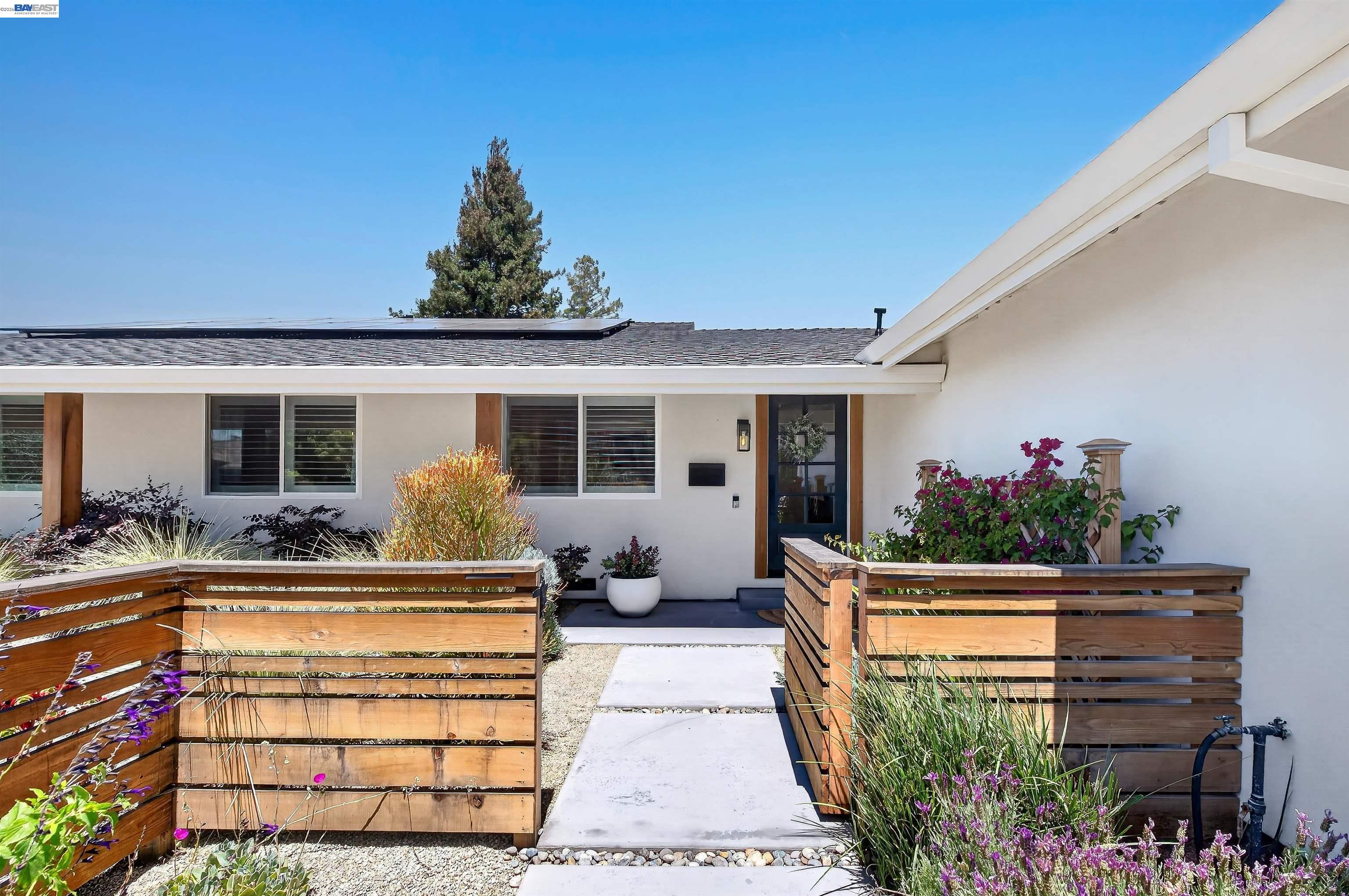 824 Alden Ln