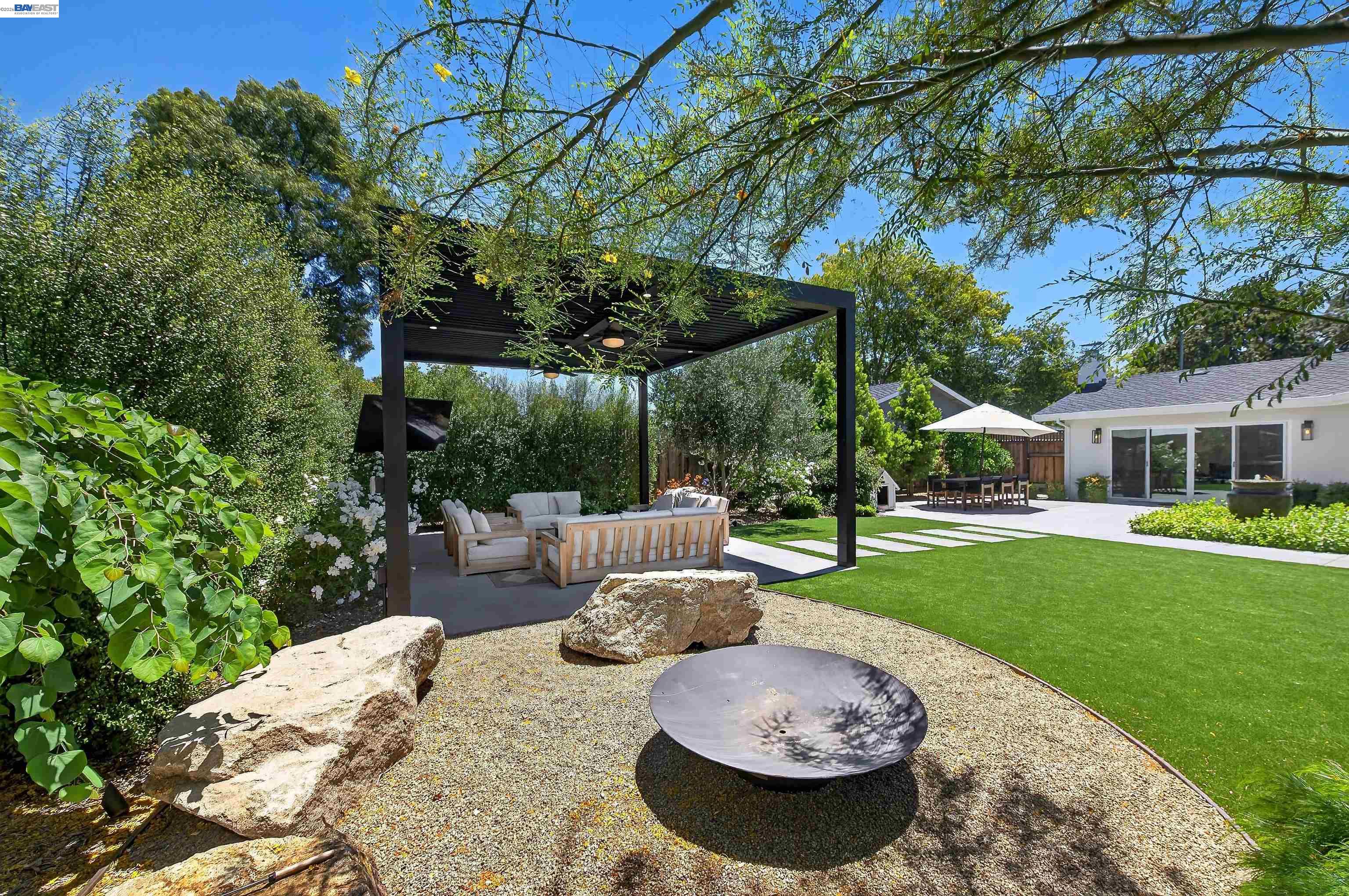 824 Alden Ln