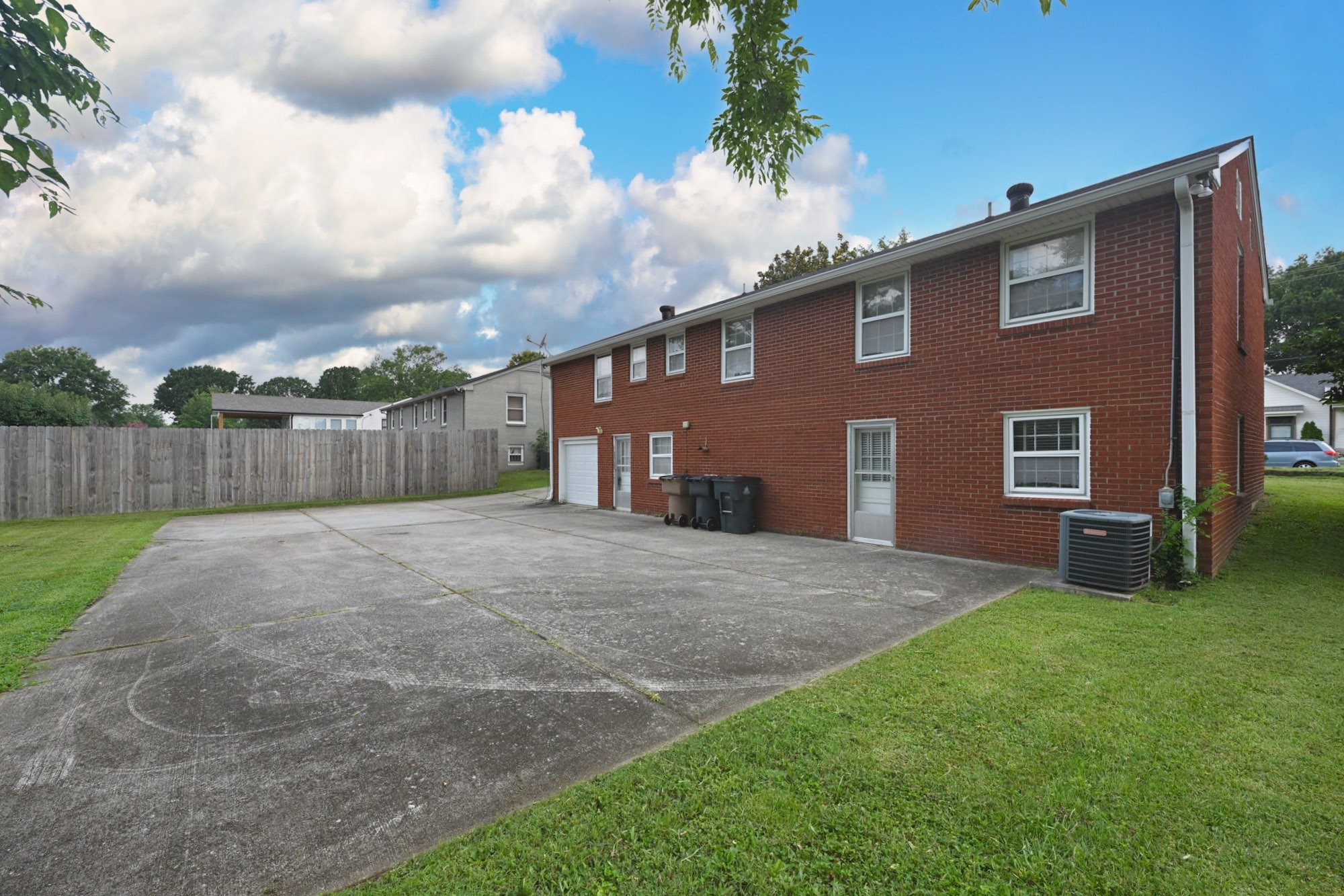 407 Lynn Dr