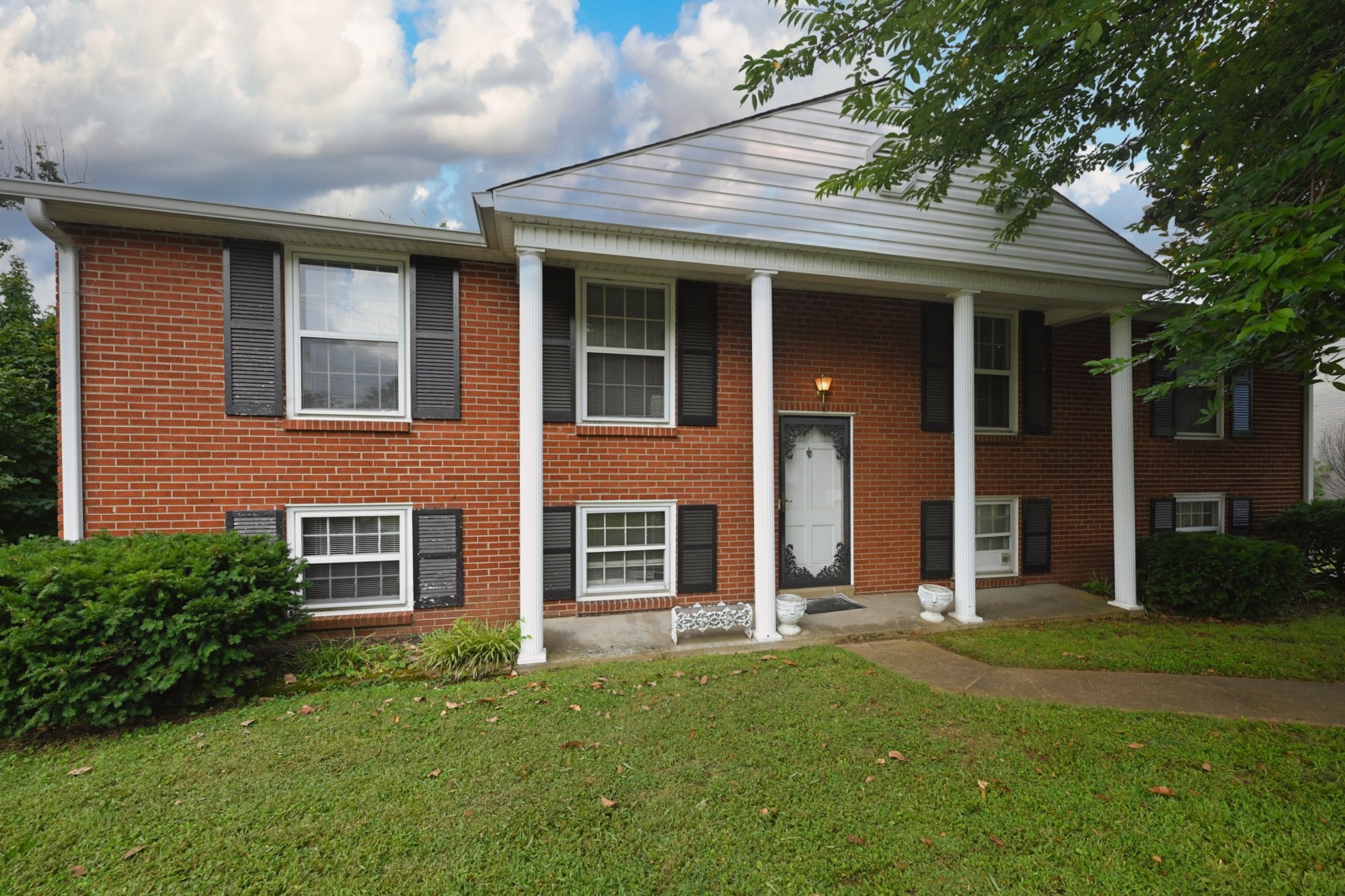 407 Lynn Dr