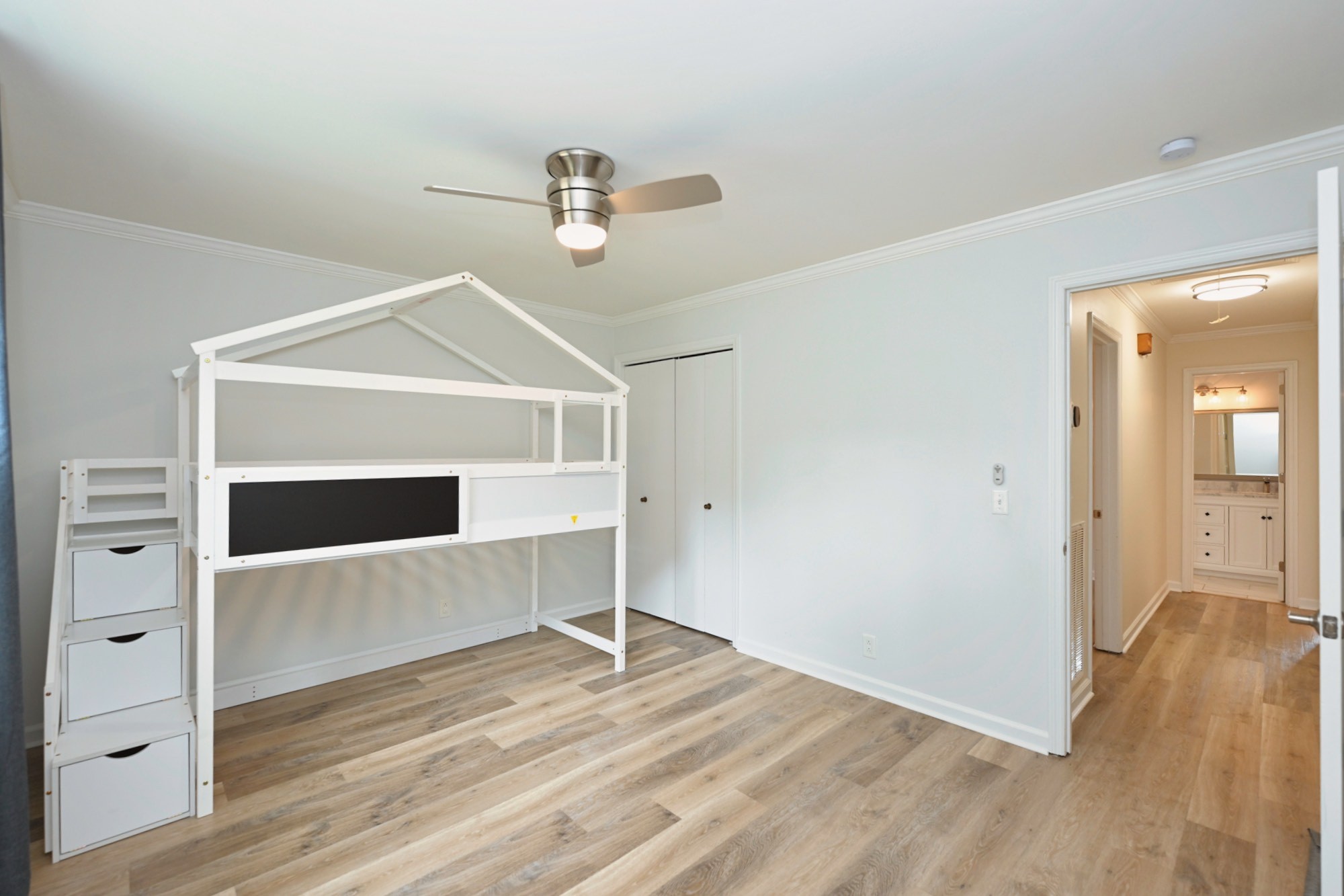 1421 Forest Side Ct