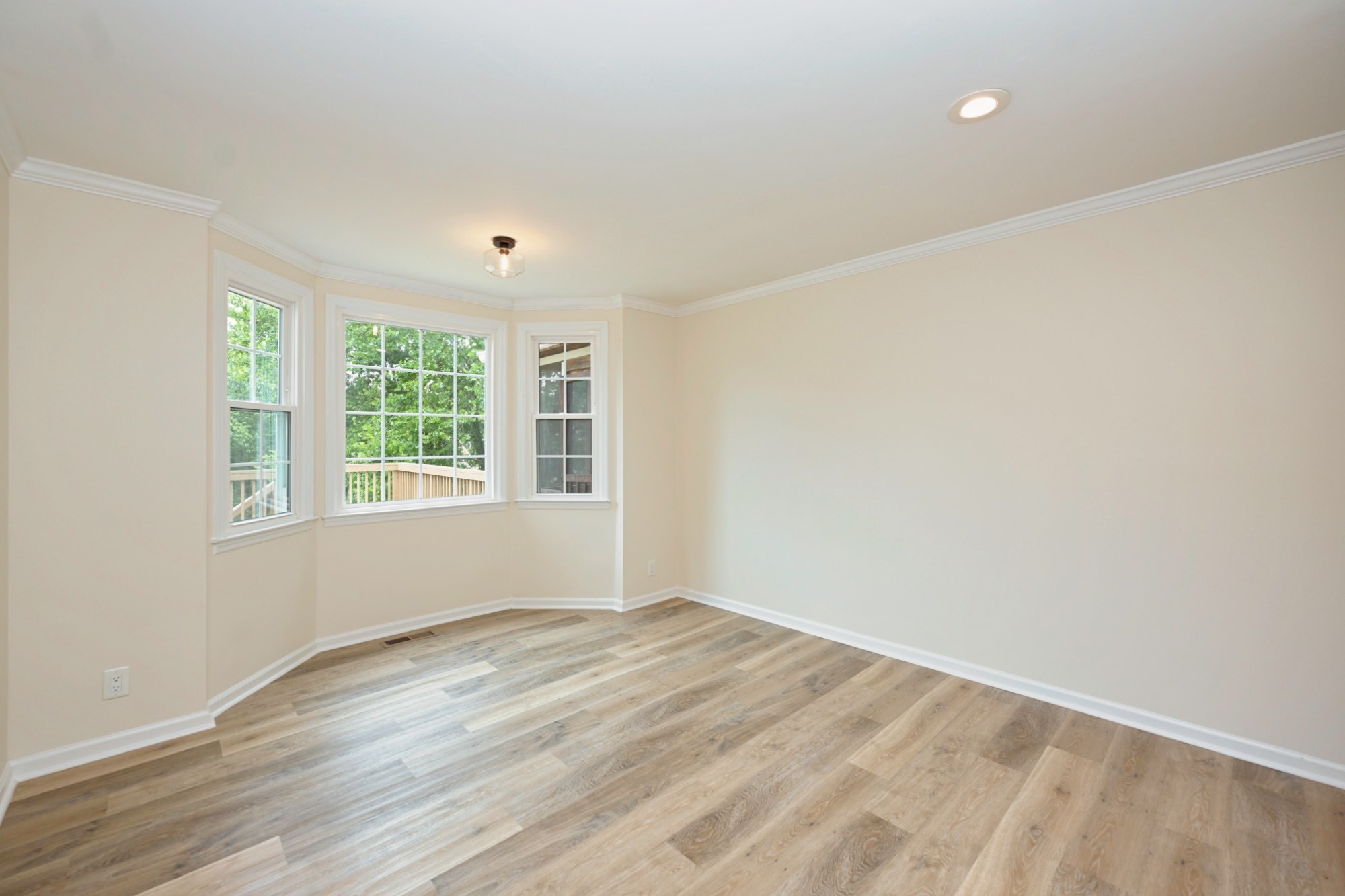 1421 Forest Side Ct