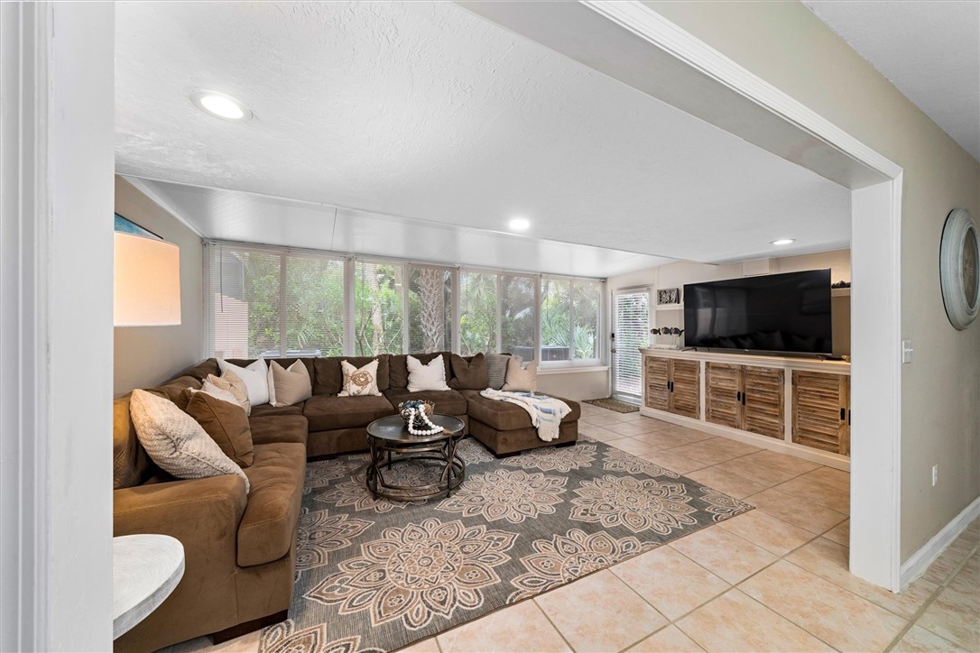 1306 Coral Park Lane 103