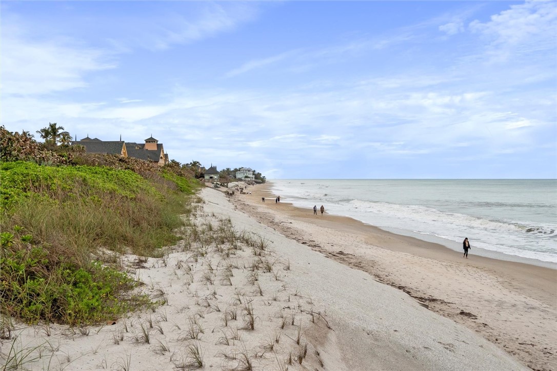 1306 Coral Park Lane 103
