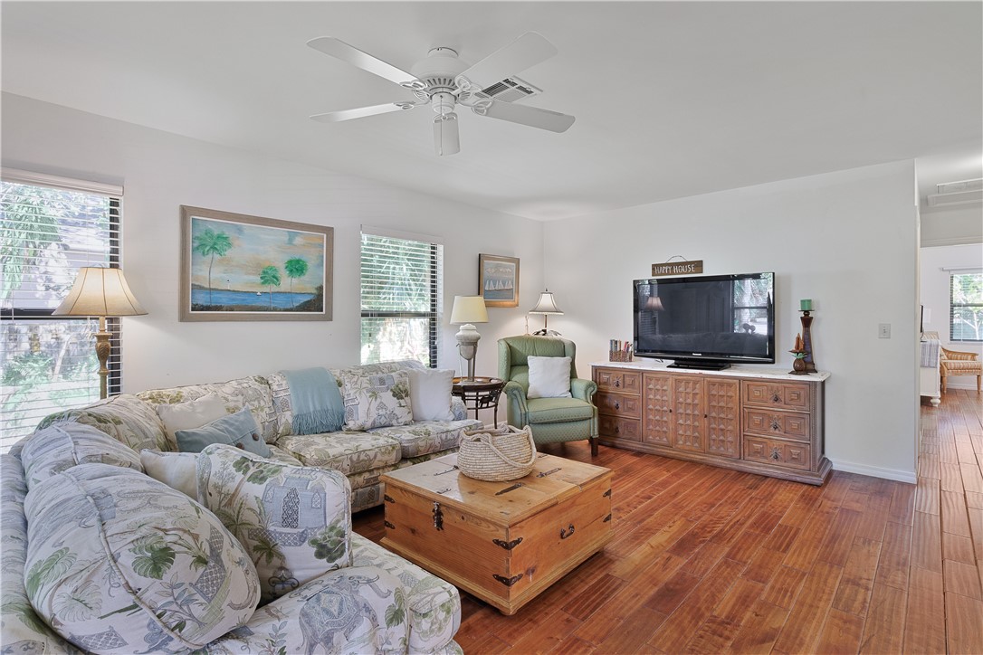 9430+9436 Sea Grape Drive