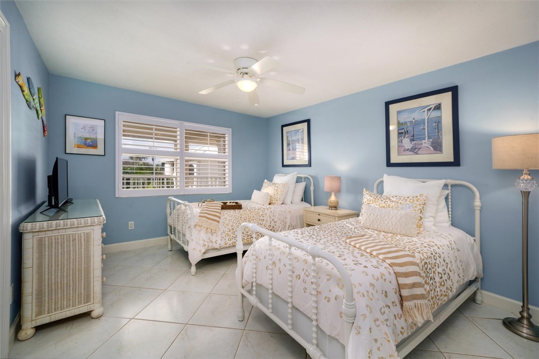8880 N Sea Oaks Way 306