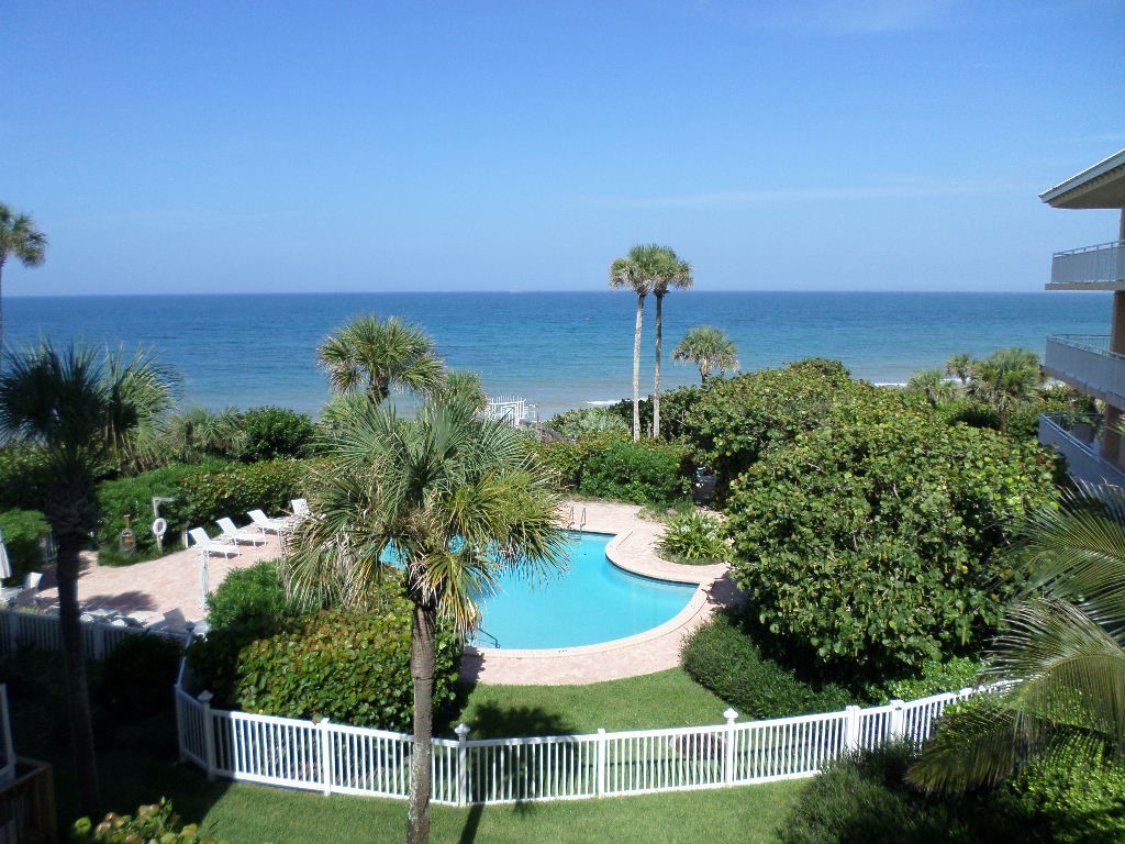 8880 N Sea Oaks Way 306