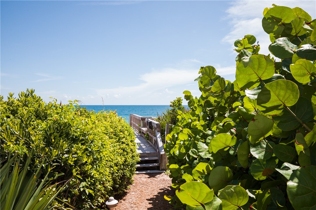 8810 S Sea Oaks Way 406