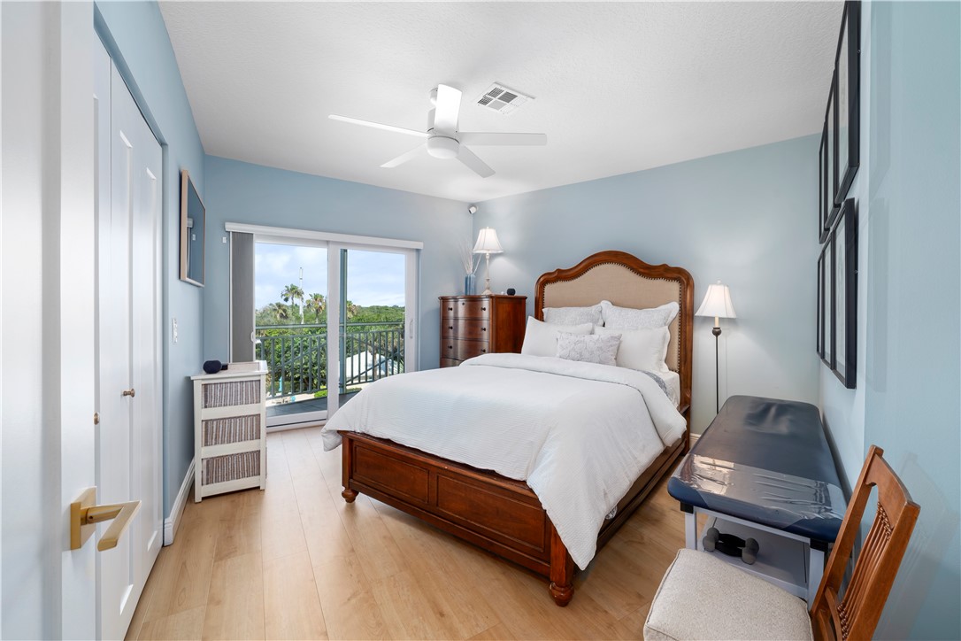 8810 S Sea Oaks Way 406