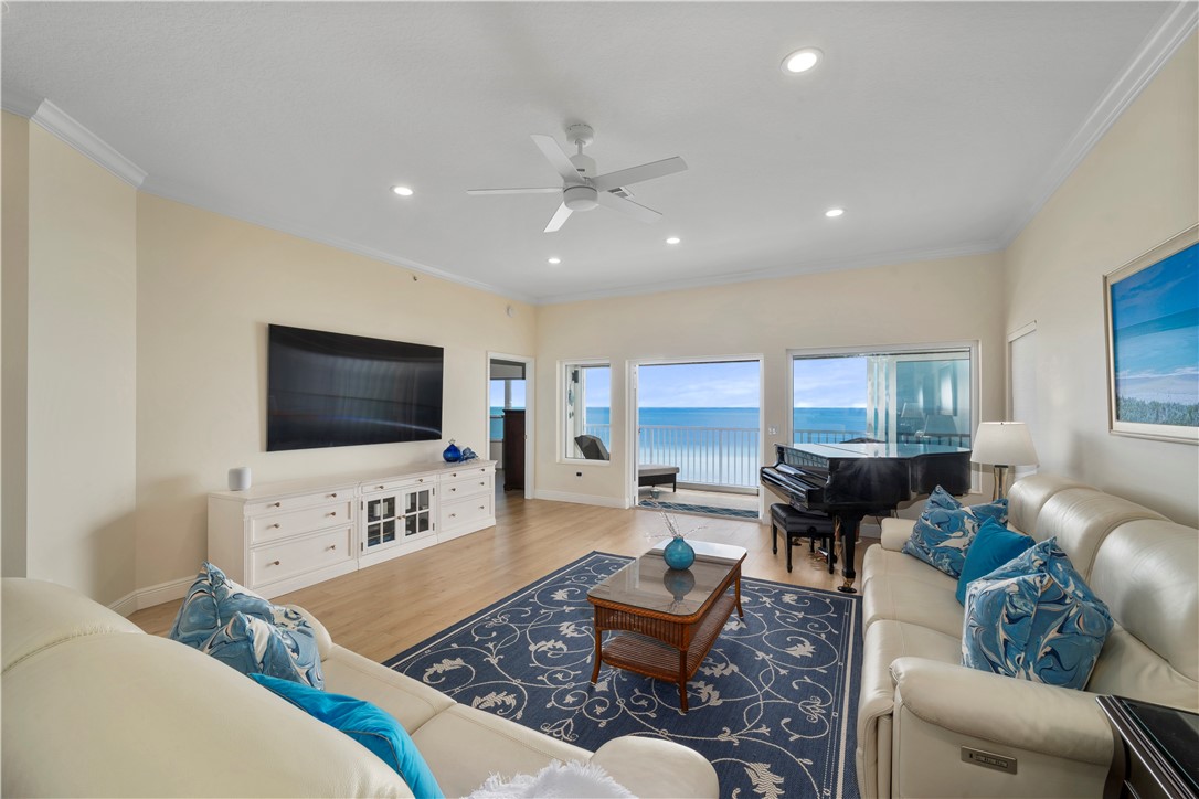 8810 S Sea Oaks Way 406