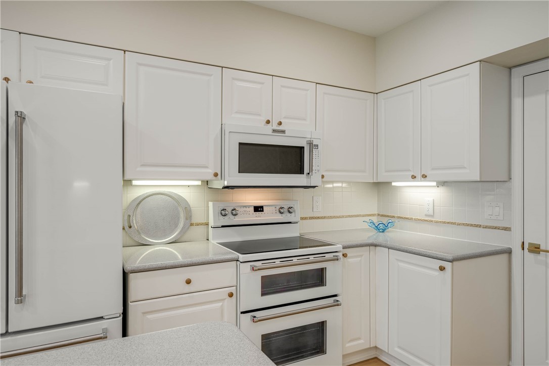 8810 S Sea Oaks Way 406