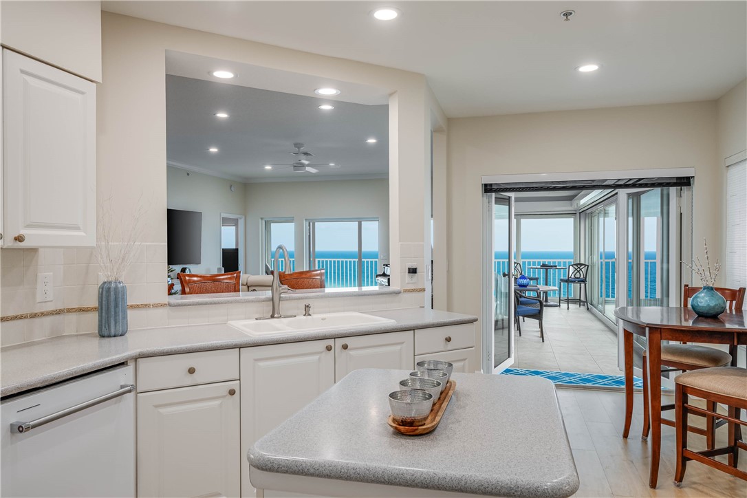 8810 S Sea Oaks Way 406