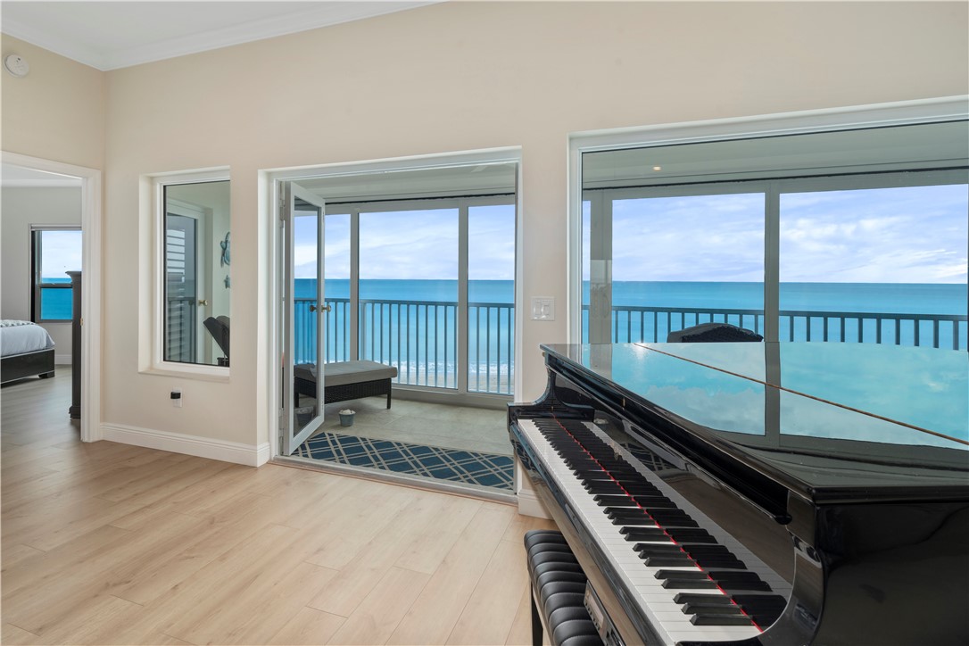 8810 S Sea Oaks Way 406