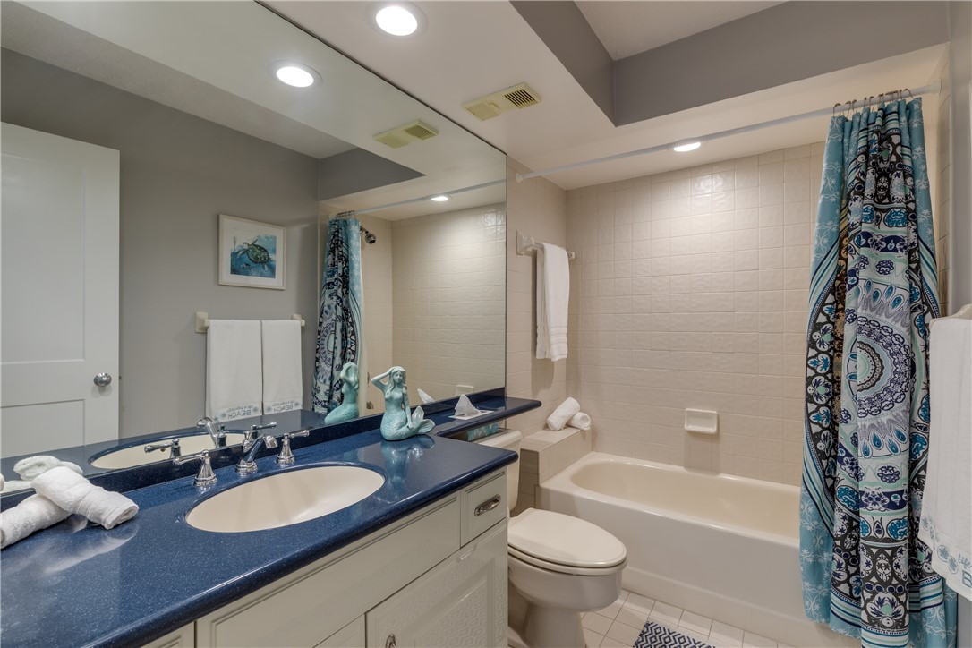 8880 N Sea Oaks Way 303