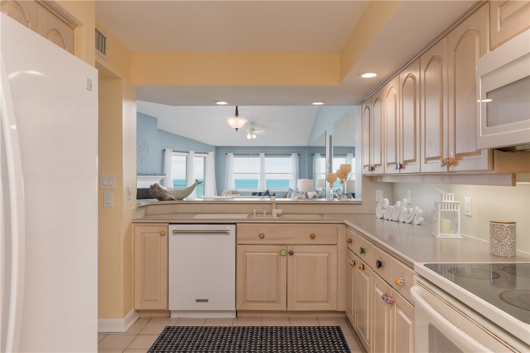8880 N Sea Oaks Way 303