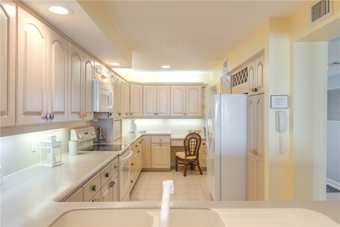 8880 N Sea Oaks Way 303